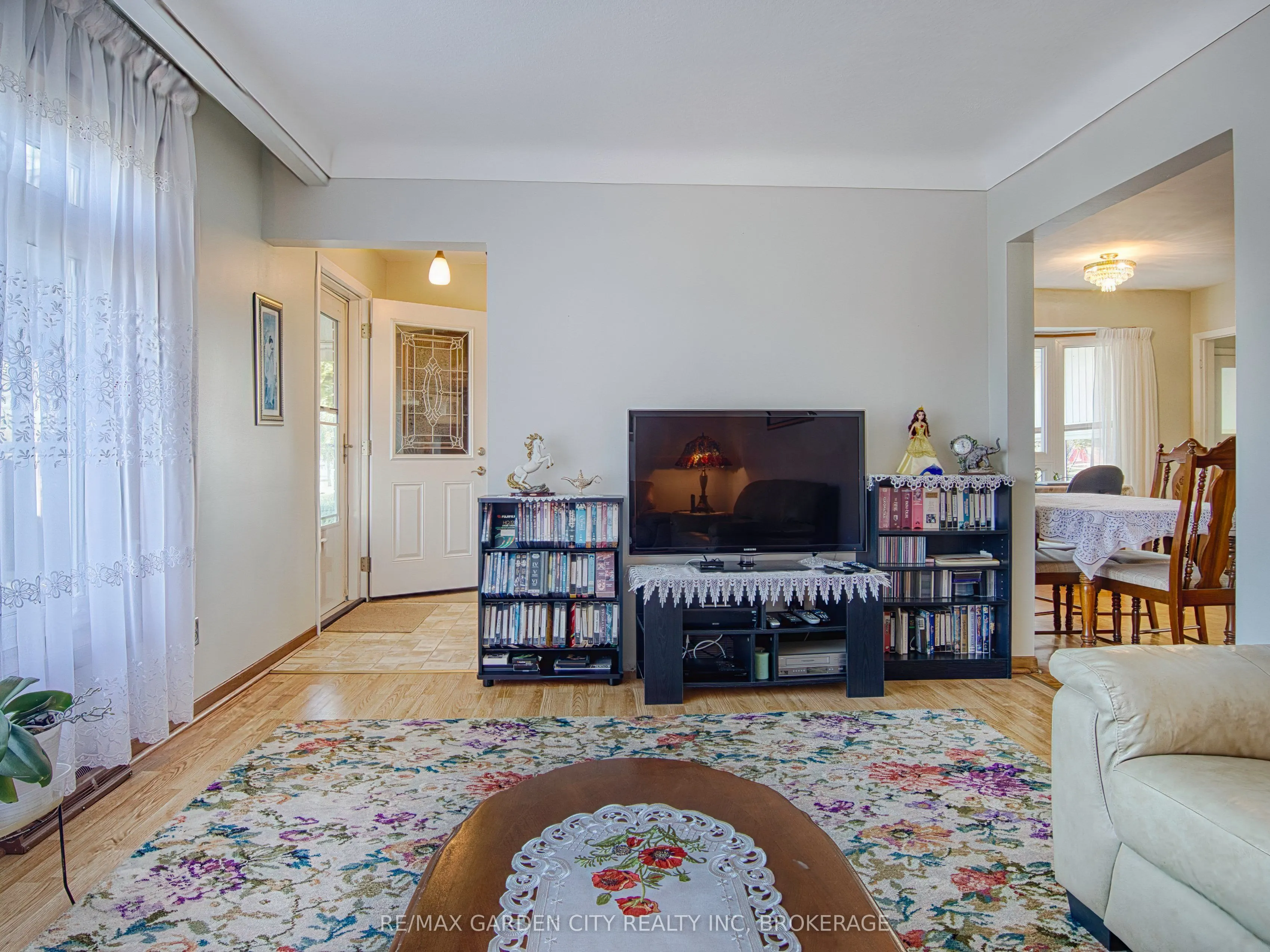 4095 Montcalm Crescent