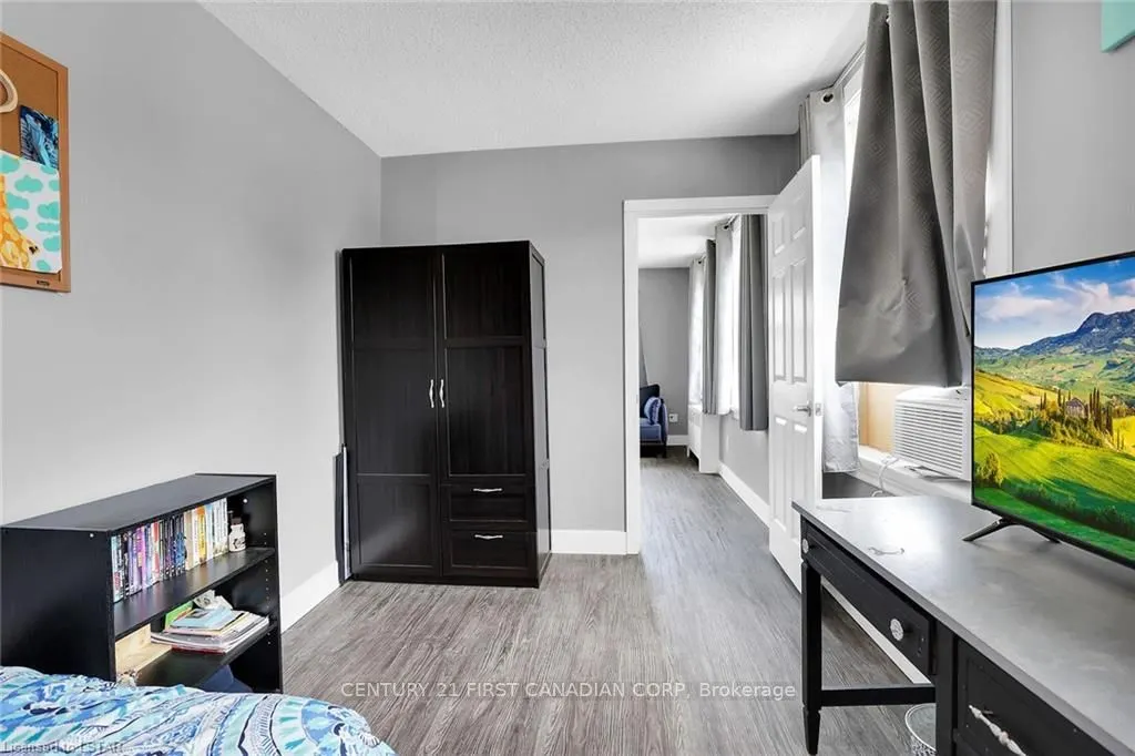 213 Wellington Street, #1