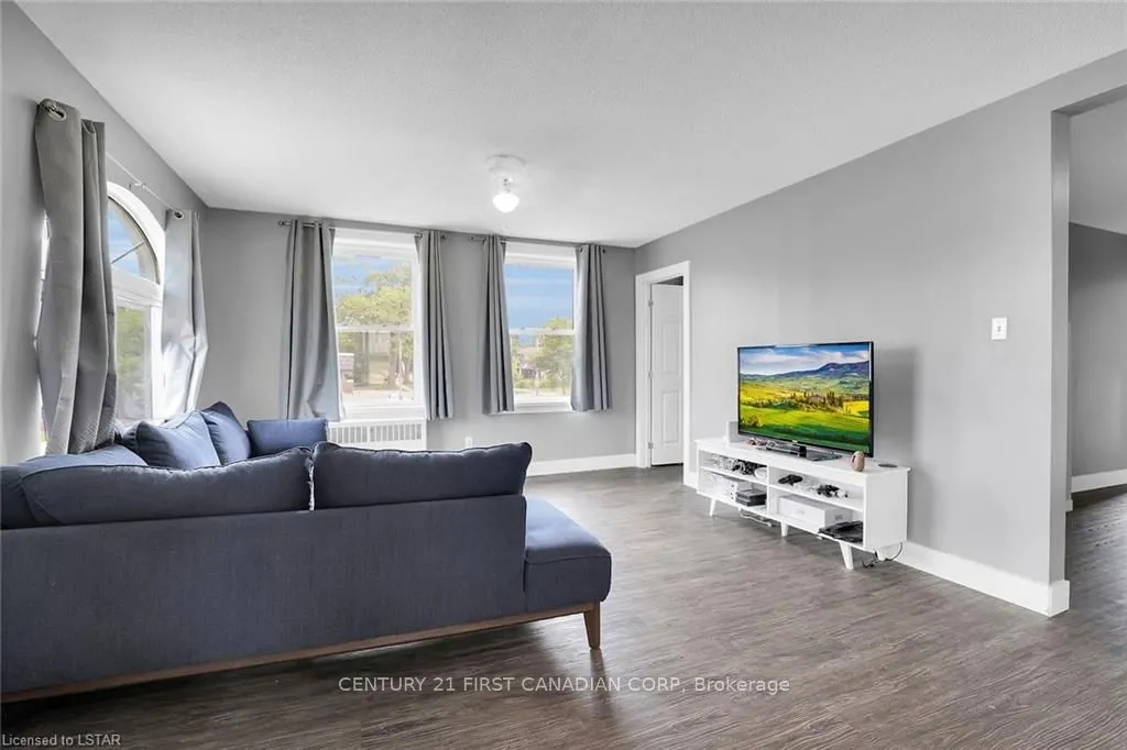 213 Wellington Street, #1