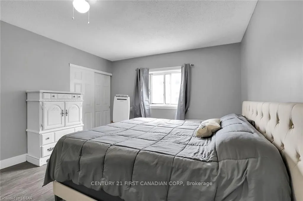 213 Wellington Street, #1
