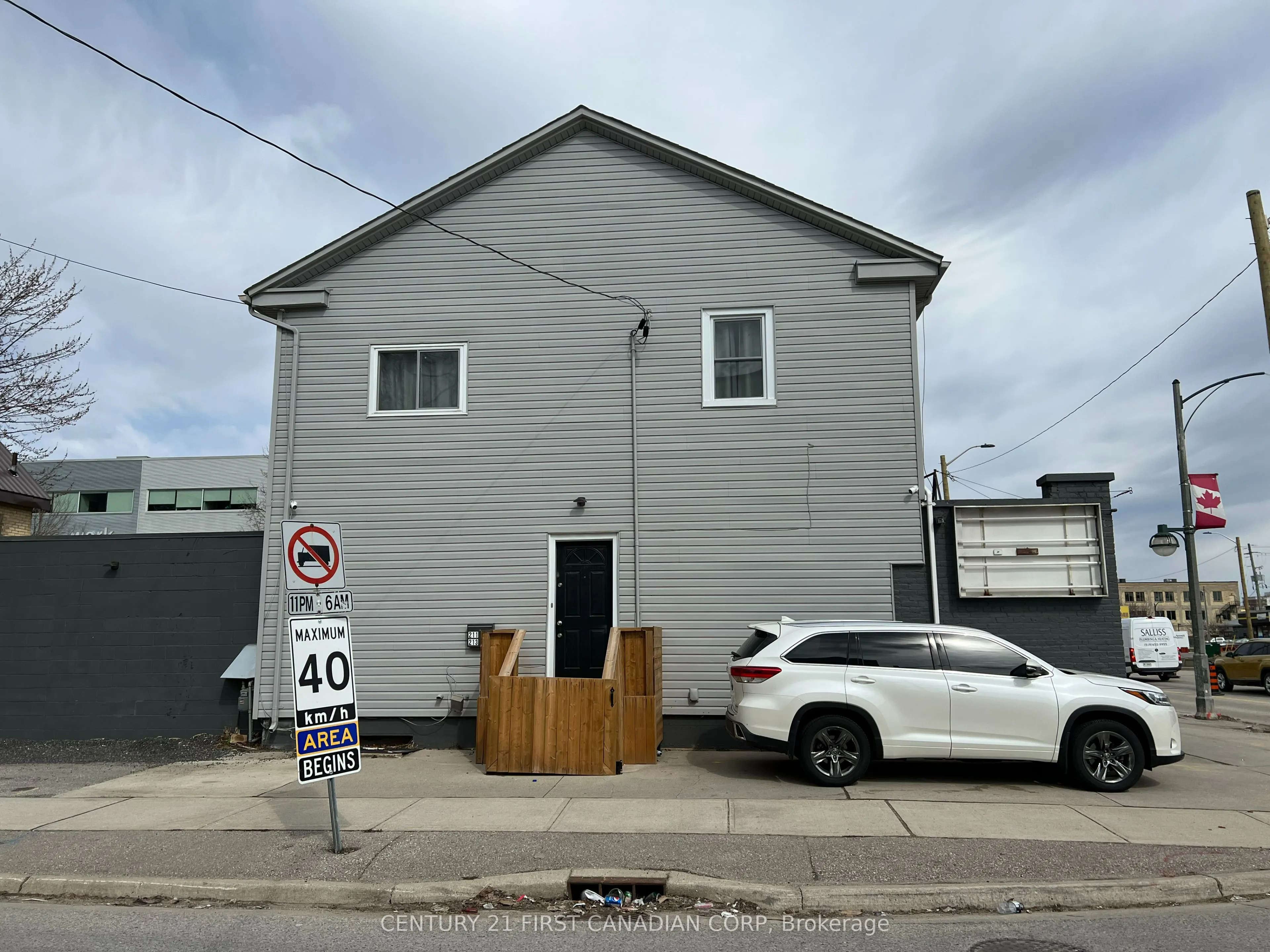213 Wellington Street, #1