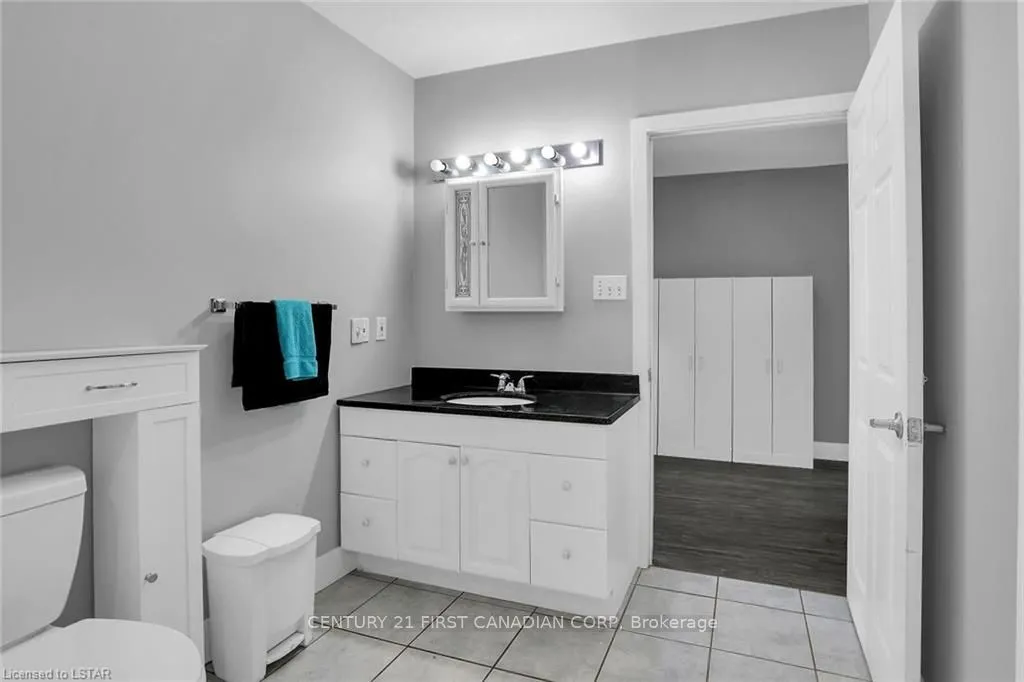 213 Wellington Street, #1