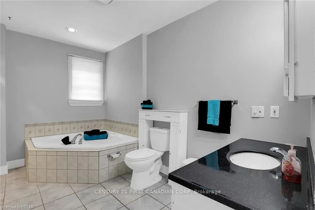 213 Wellington Street, #1