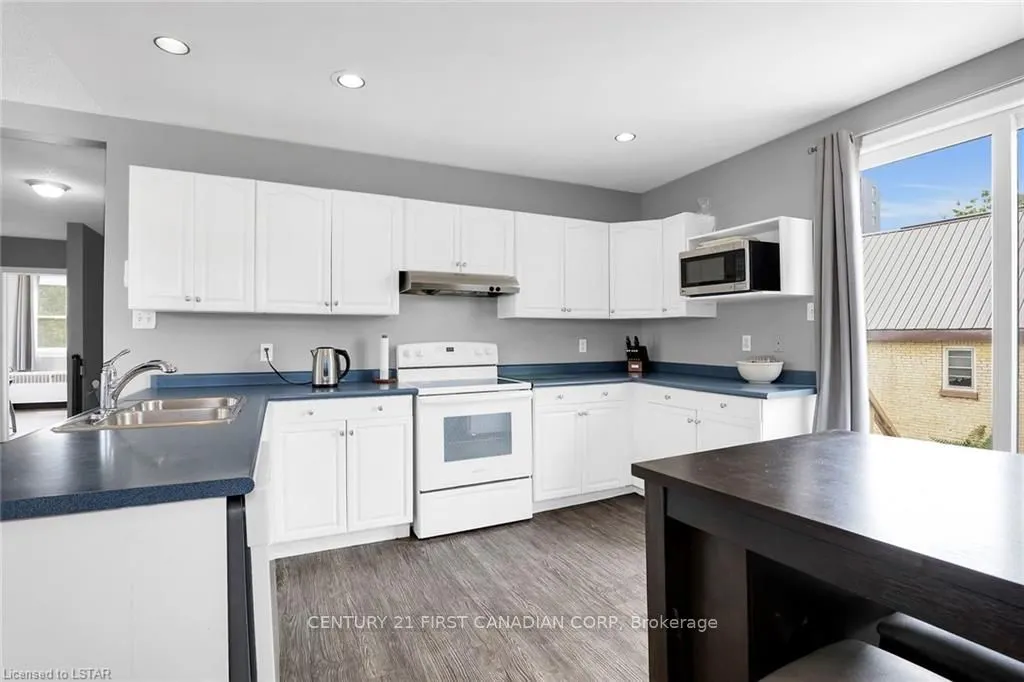 213 Wellington Street, #1
