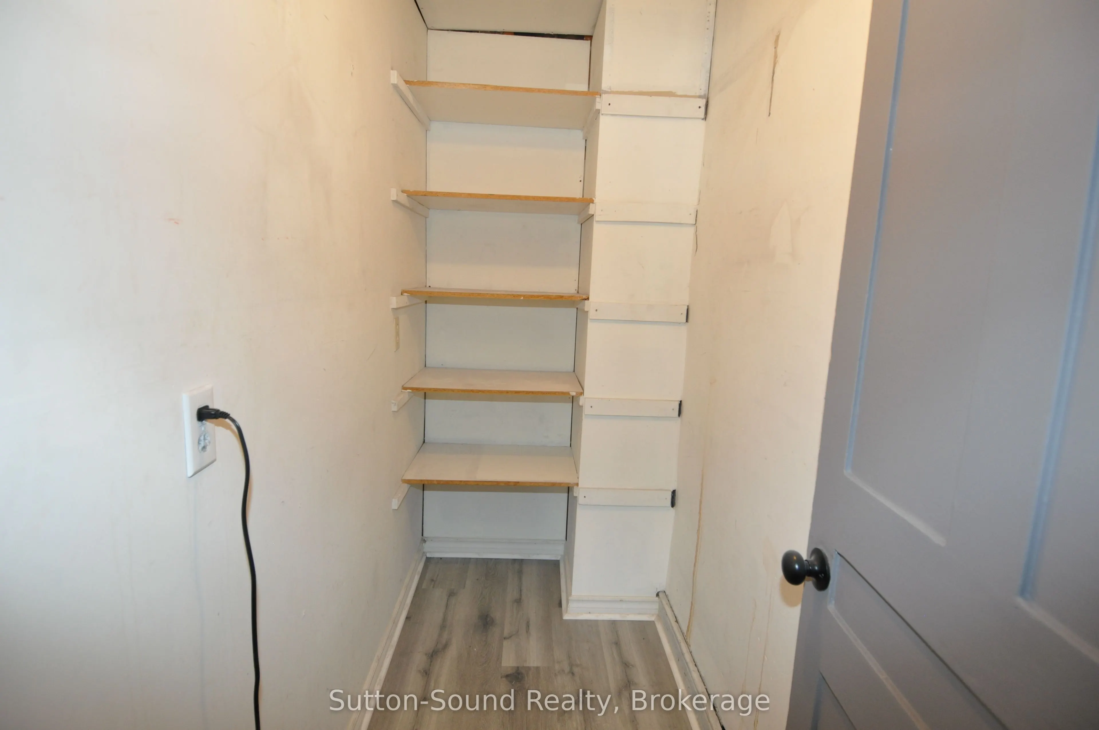 239 8th Street E
