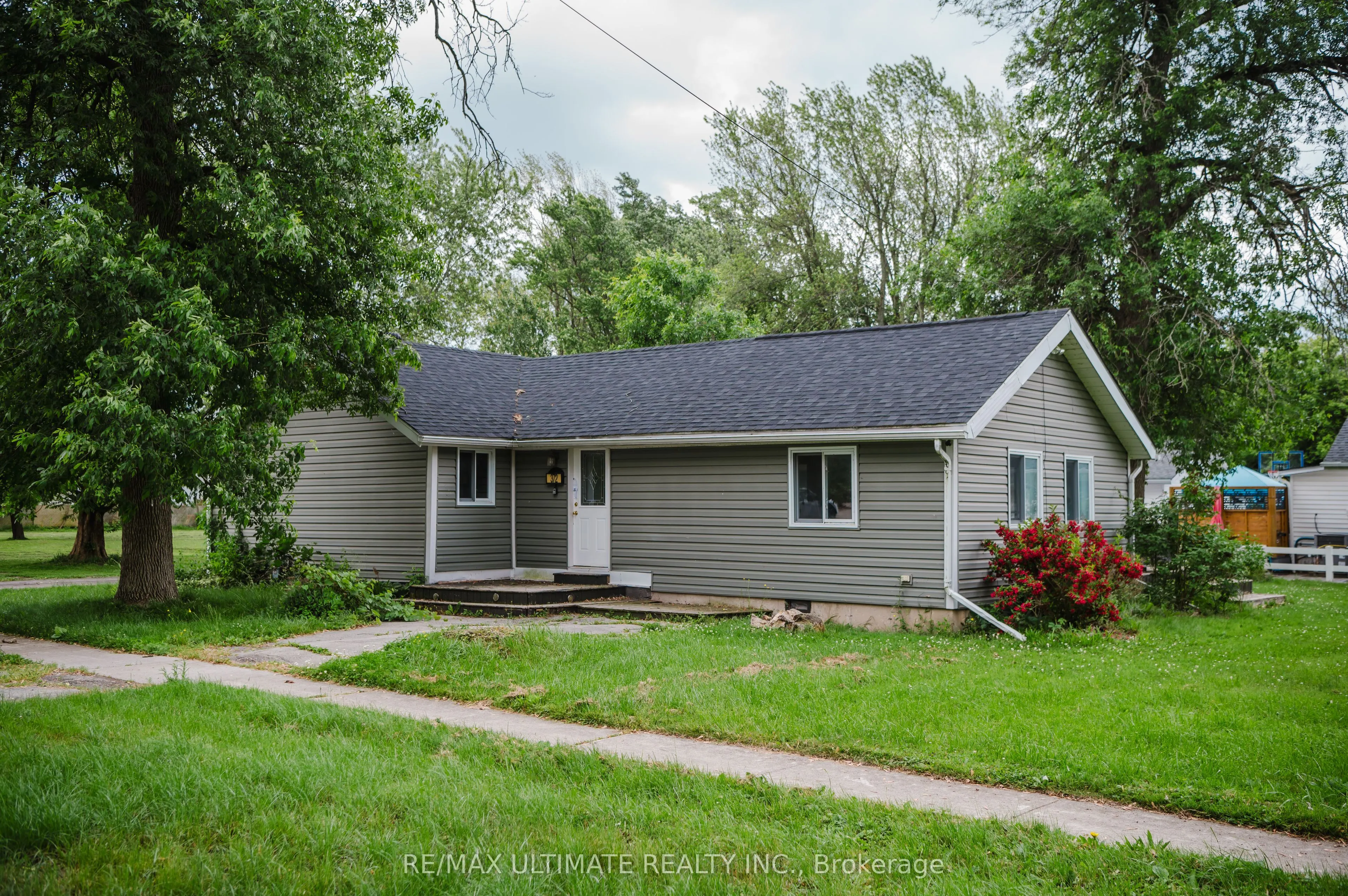 372 Helen Street