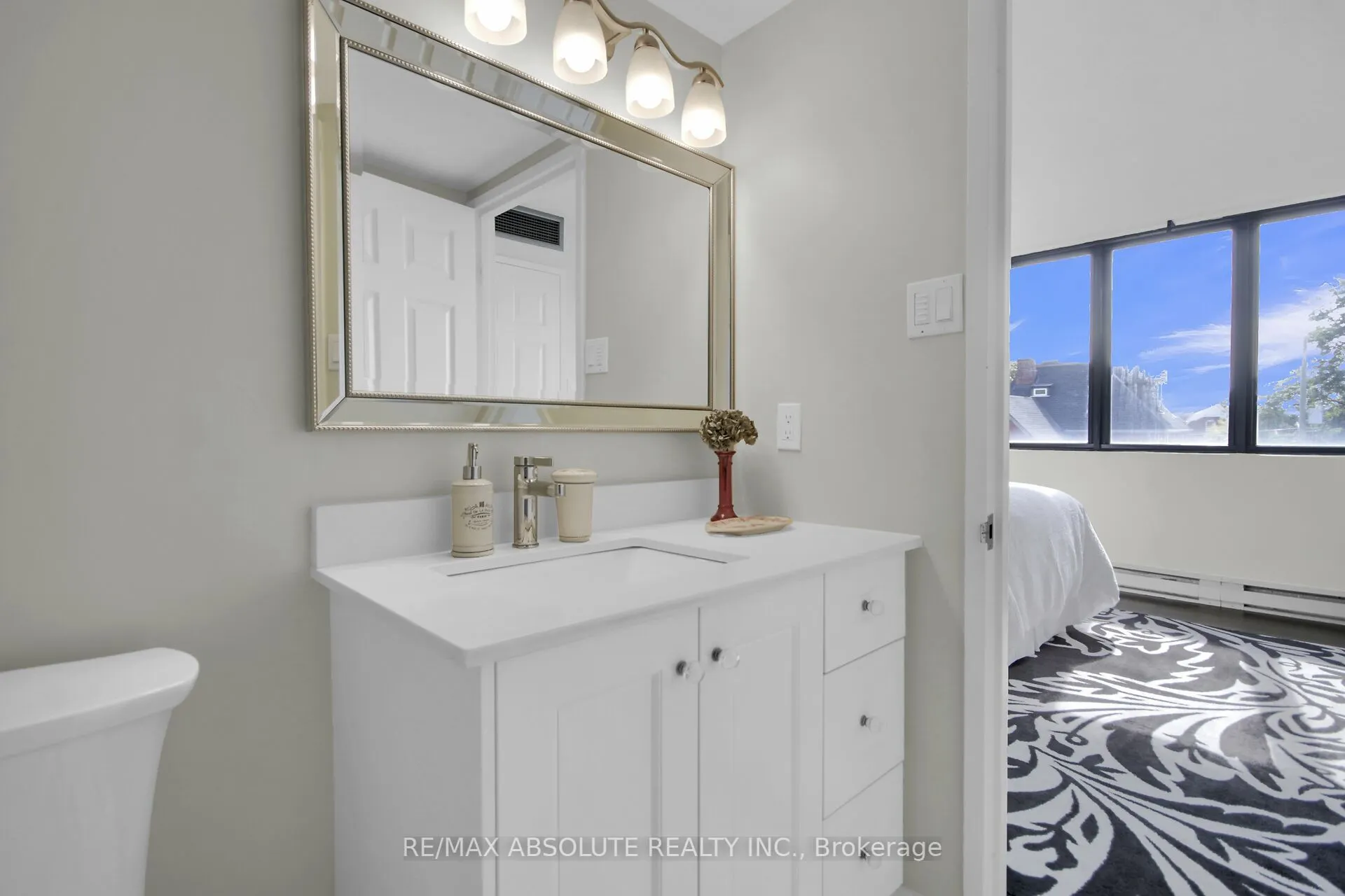 446 Gilmour Street, #302