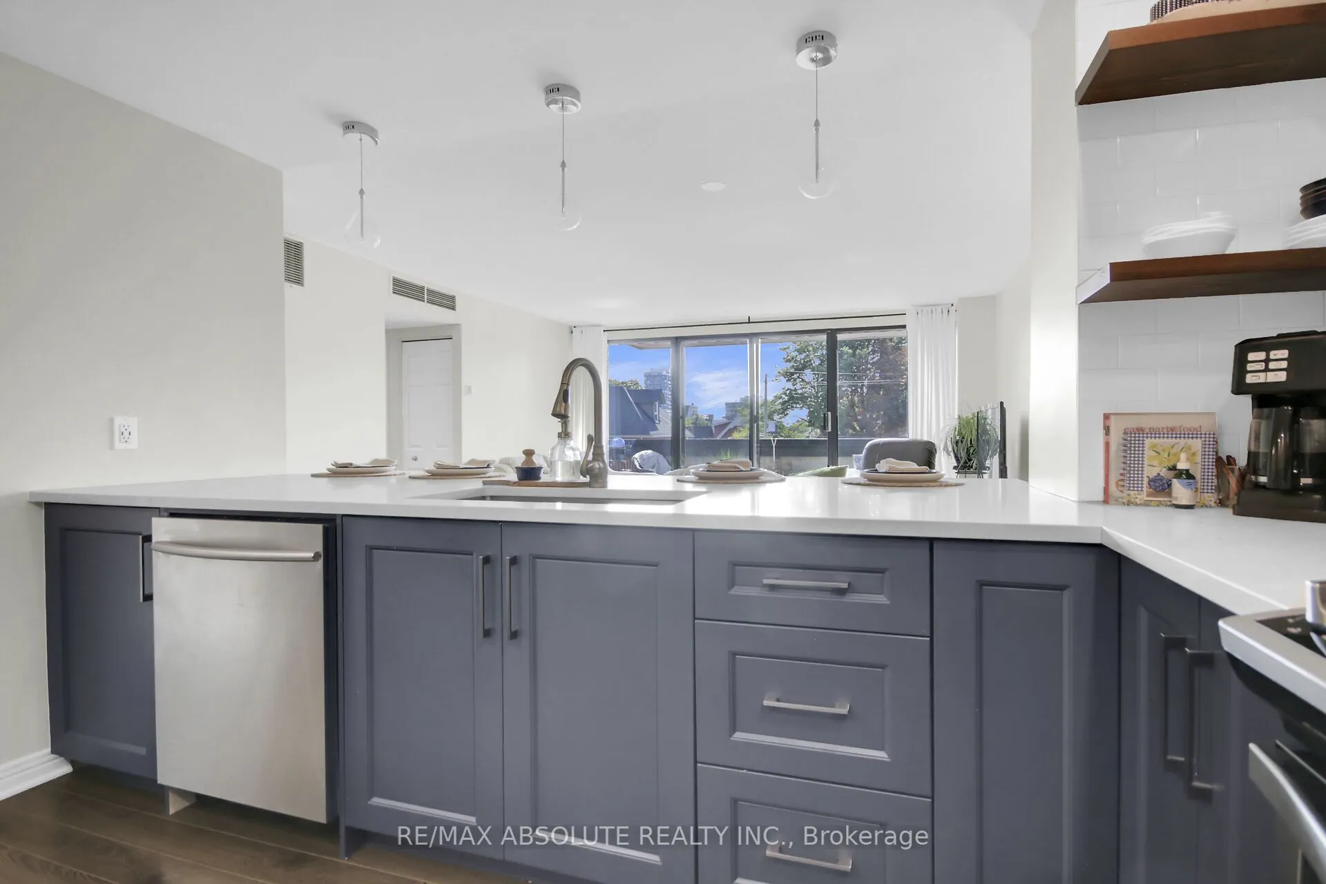 446 Gilmour Street, #302
