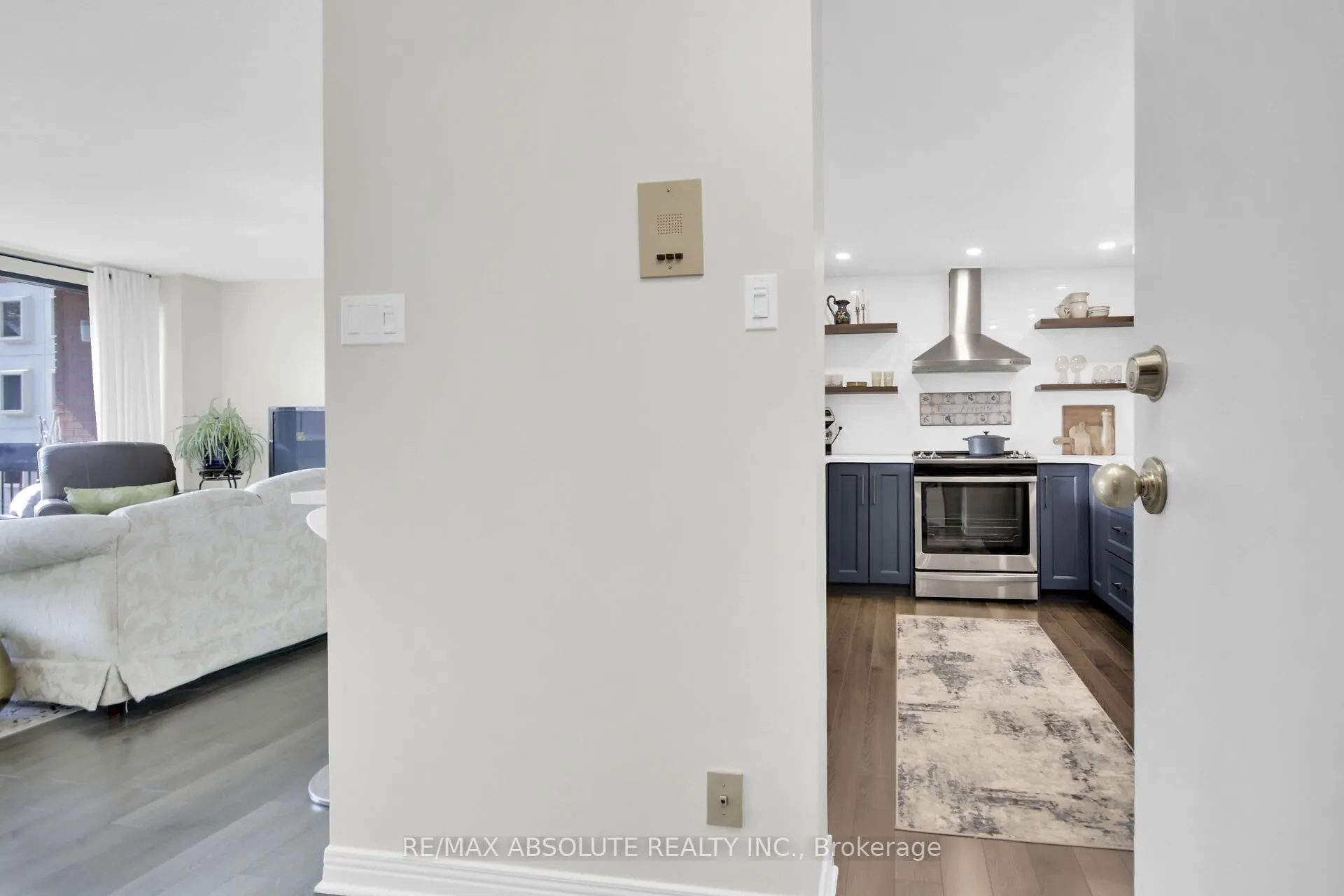 446 Gilmour Street, #302