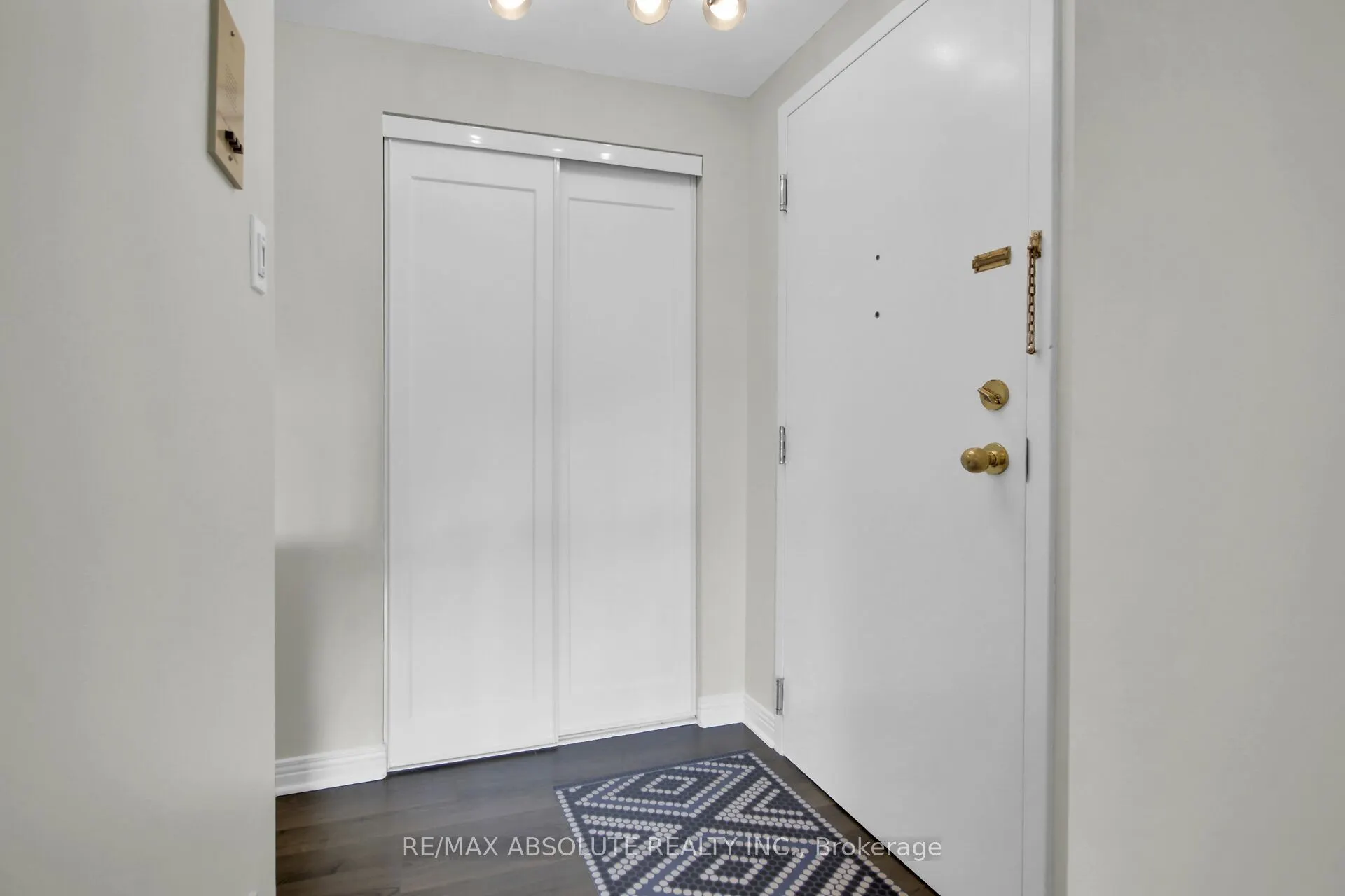446 Gilmour Street, #302