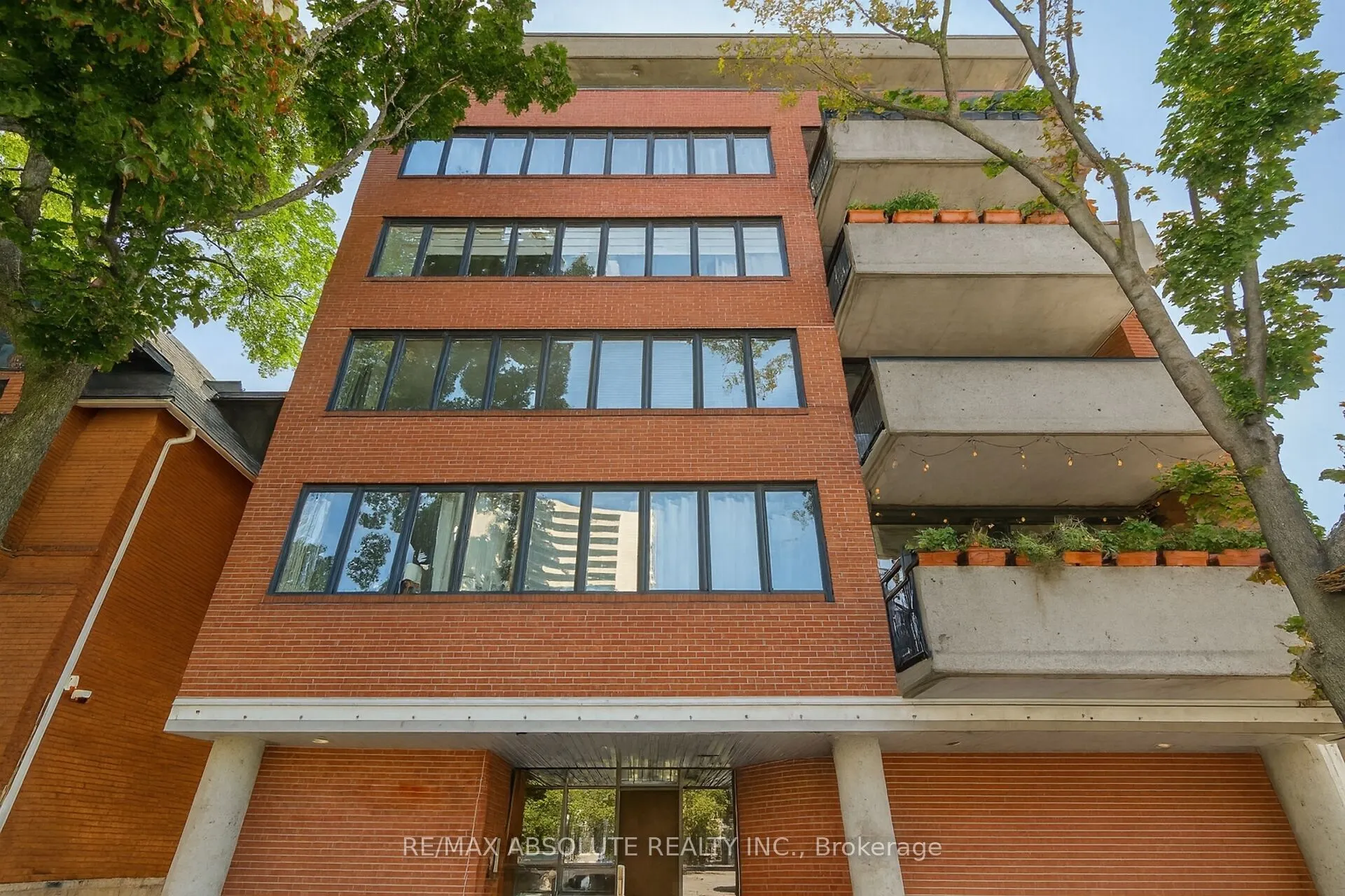 446 Gilmour Street, #302