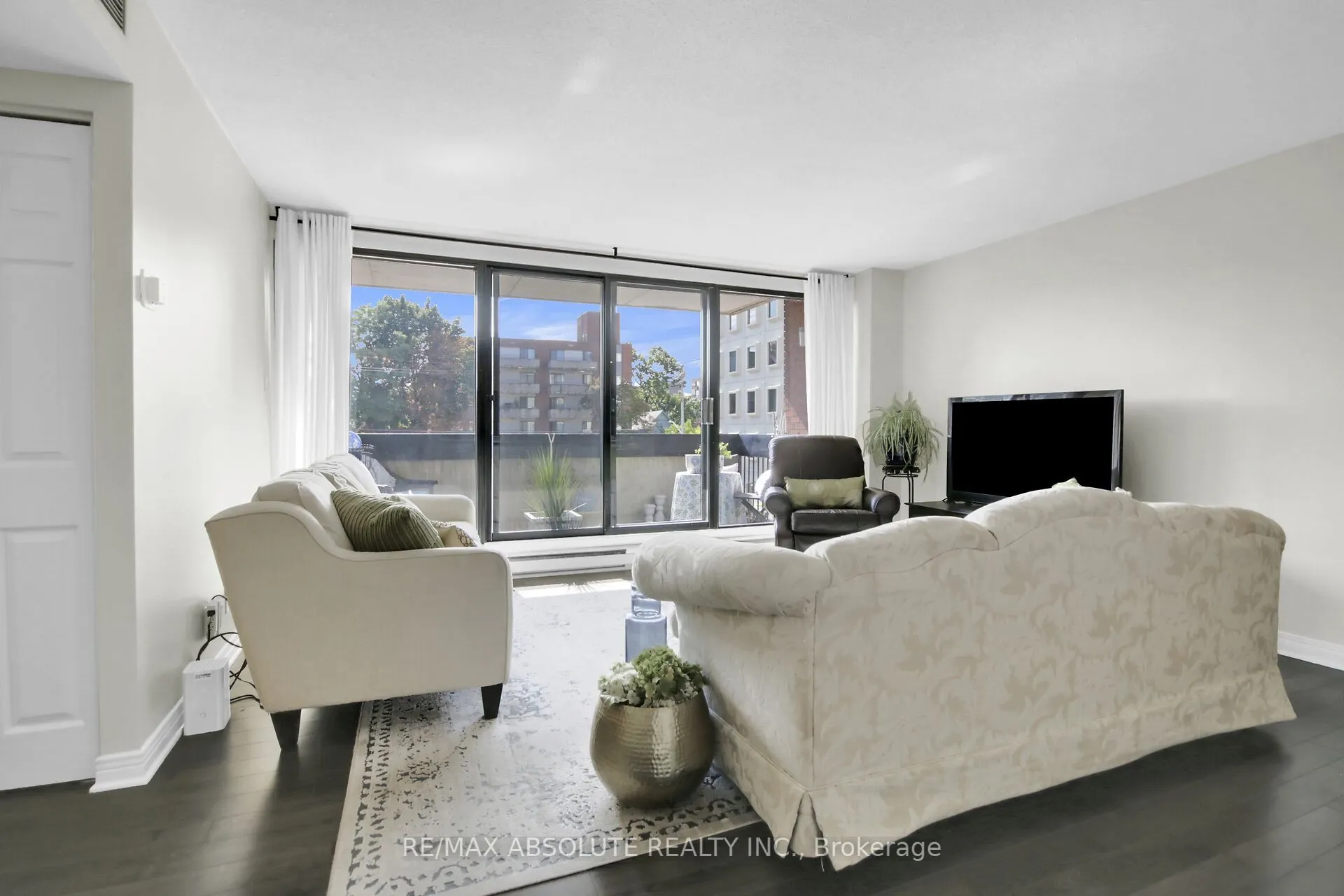 446 Gilmour Street, #302