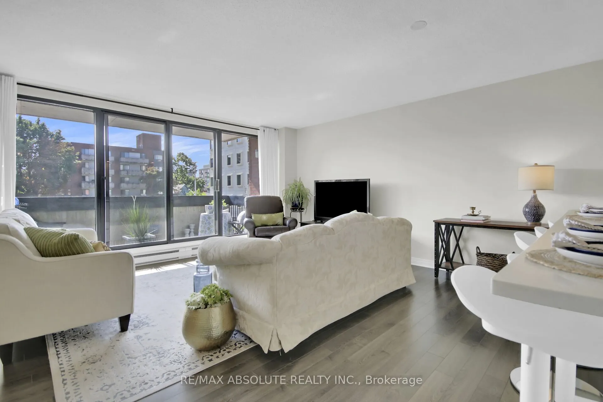 446 Gilmour Street, #302