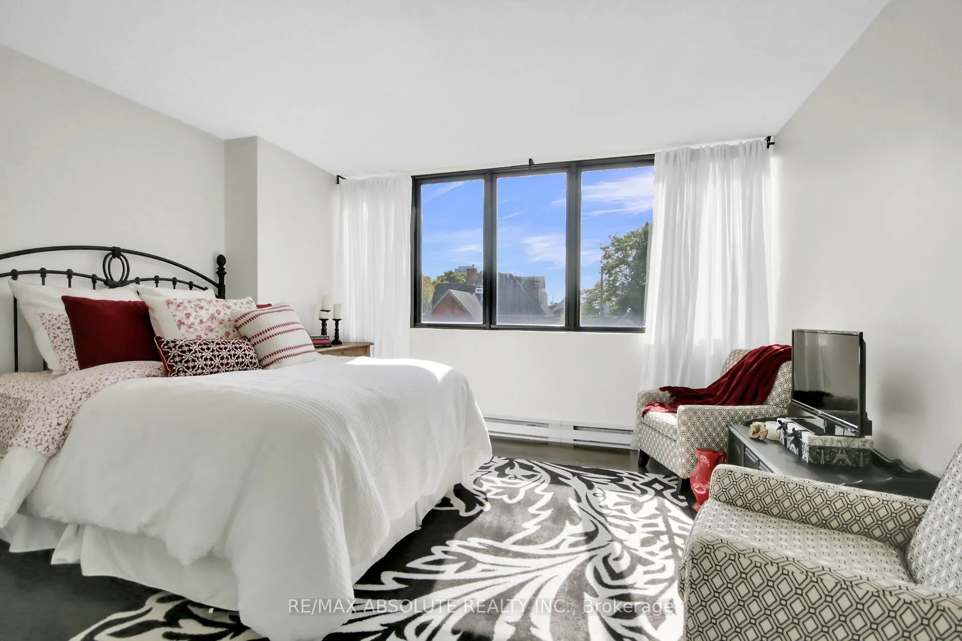 446 Gilmour Street, #302