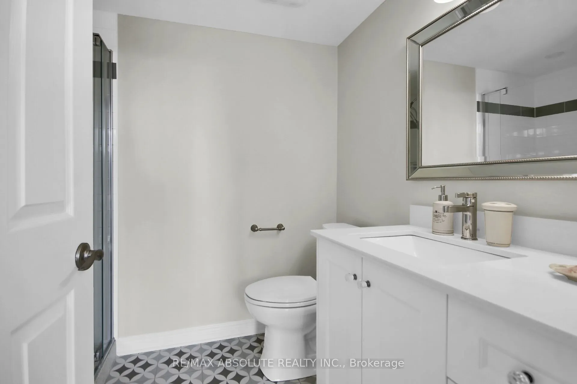 446 Gilmour Street, #302