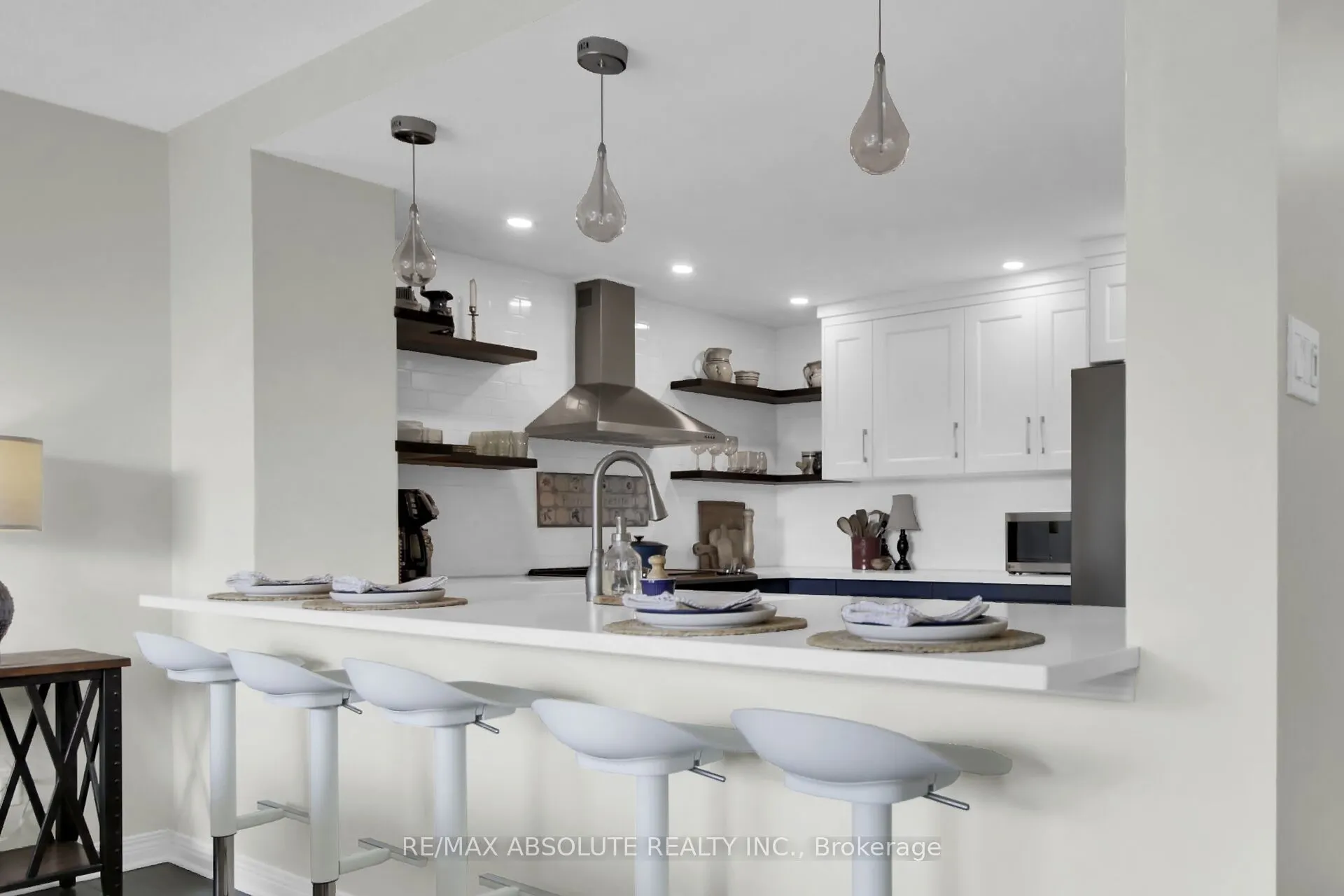 446 Gilmour Street, #302