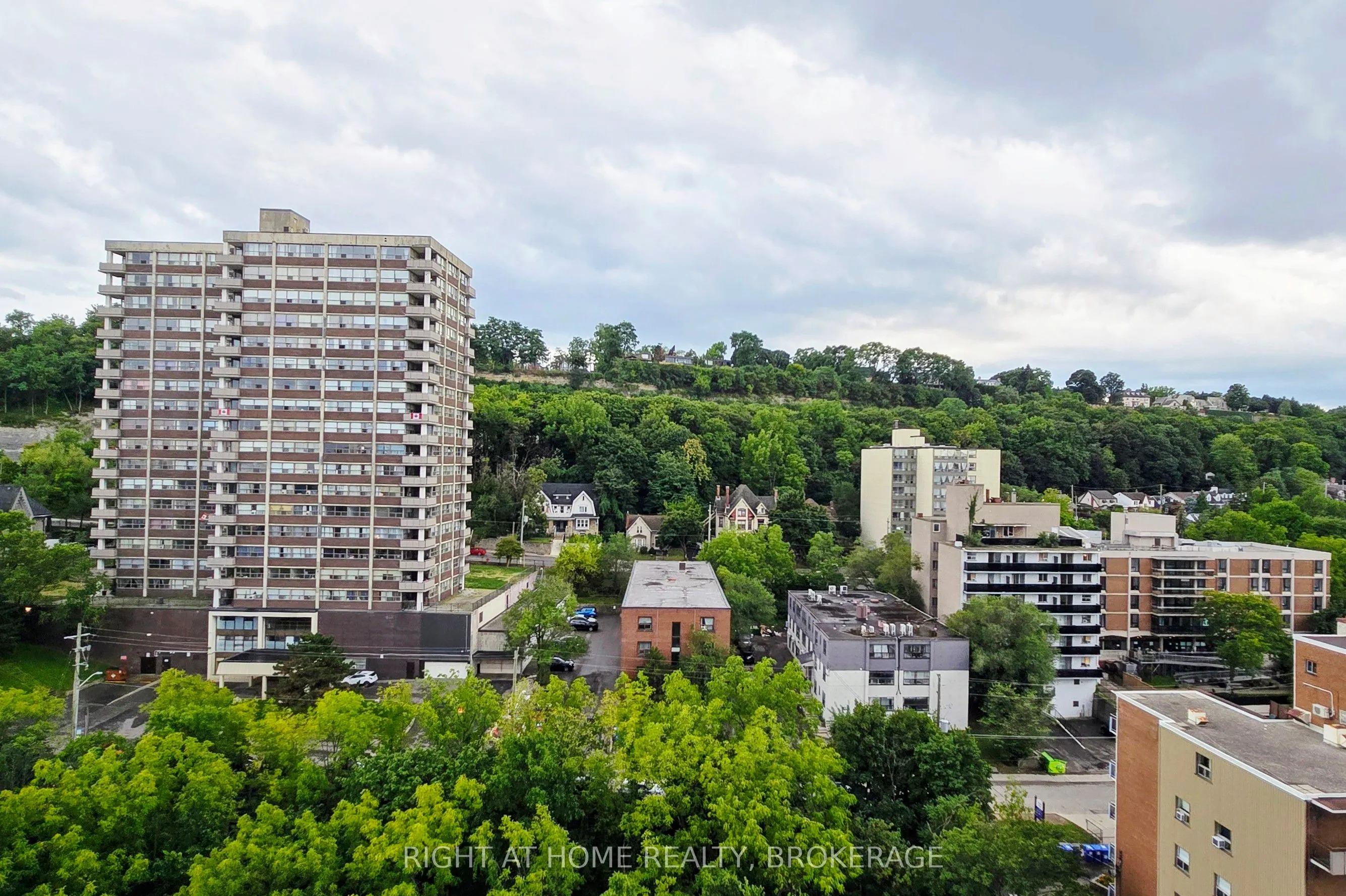 150 Charlton Avenue E, #2107