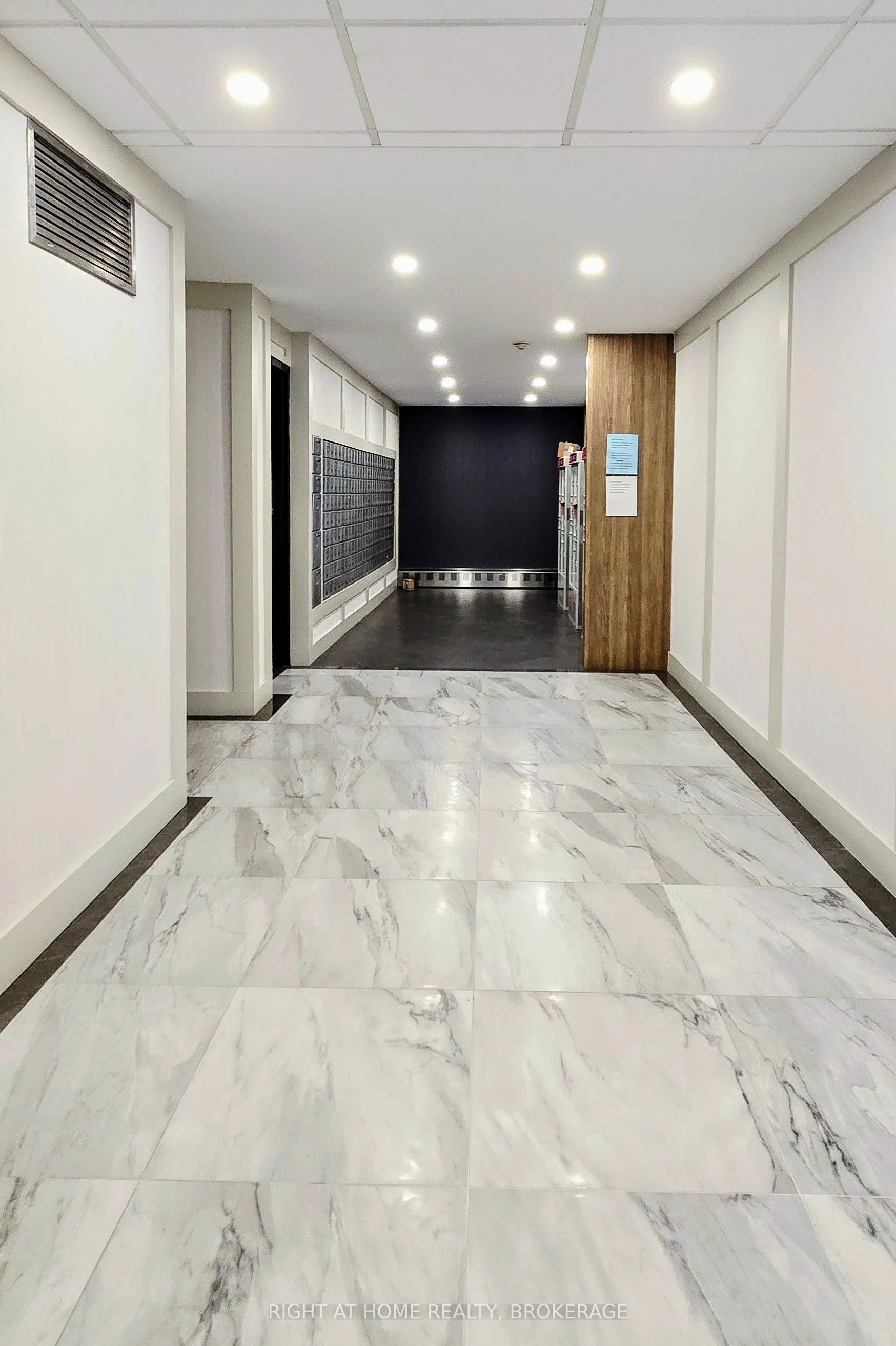 150 Charlton Avenue E, #2107