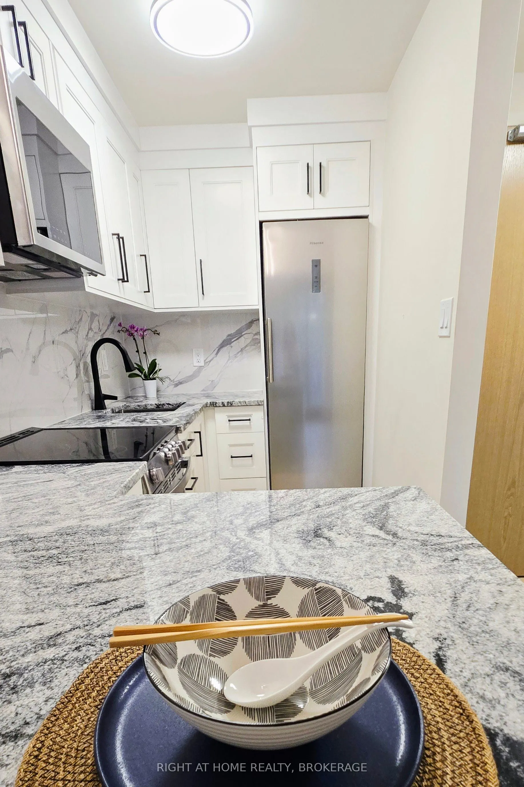 150 Charlton Avenue E, #2107