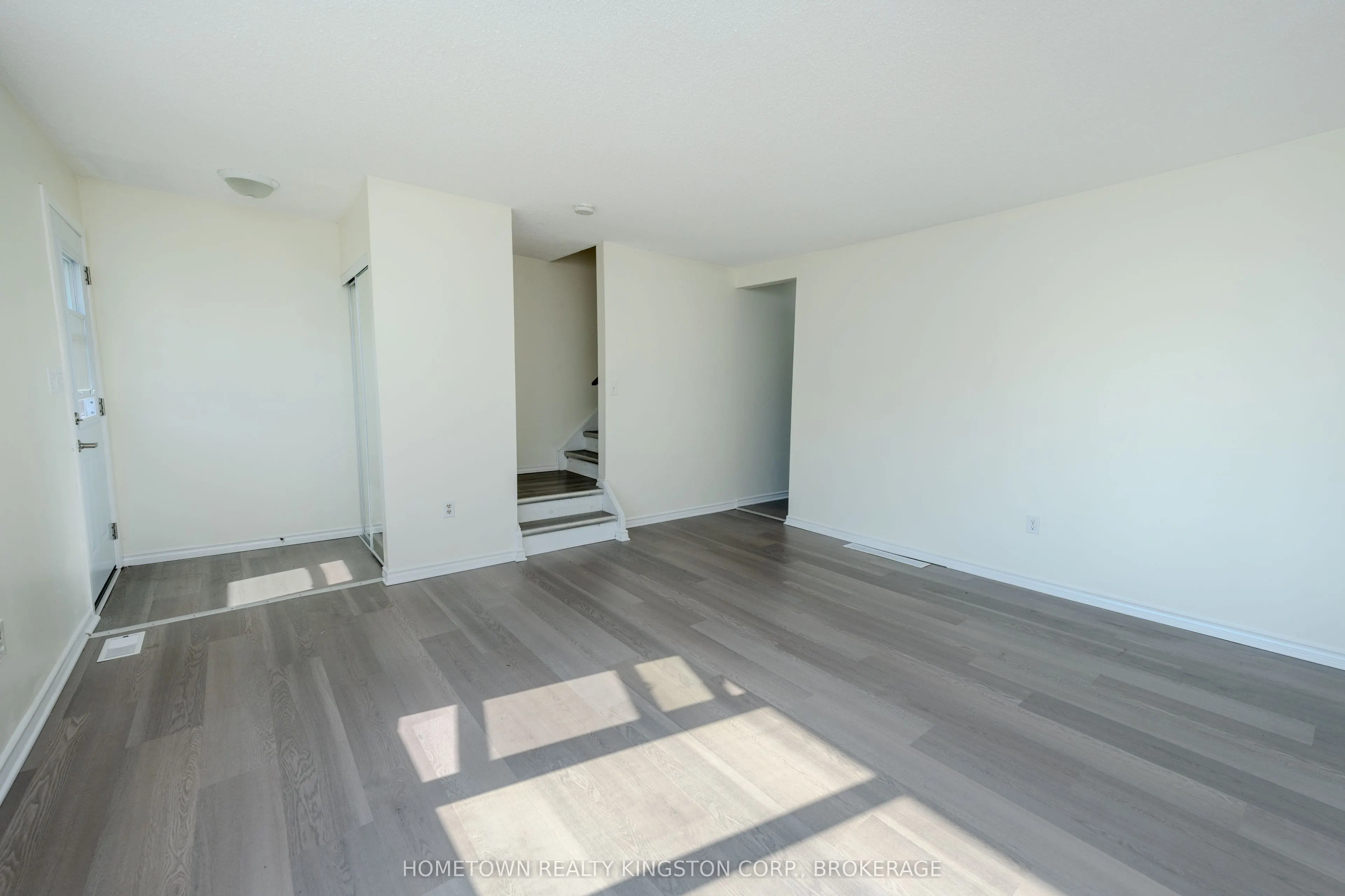 983 Oakview Avenue, #66