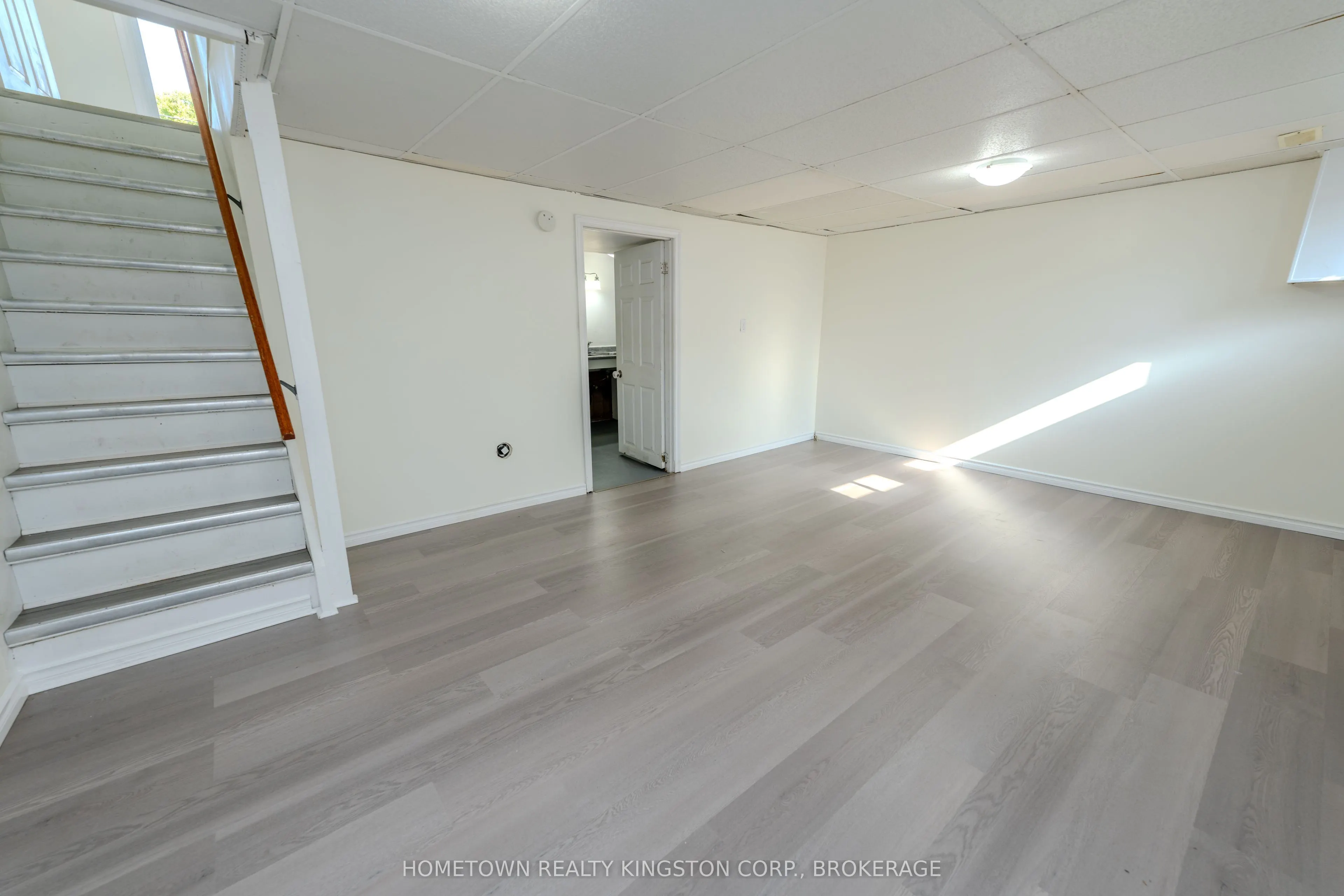 983 Oakview Avenue, #66
