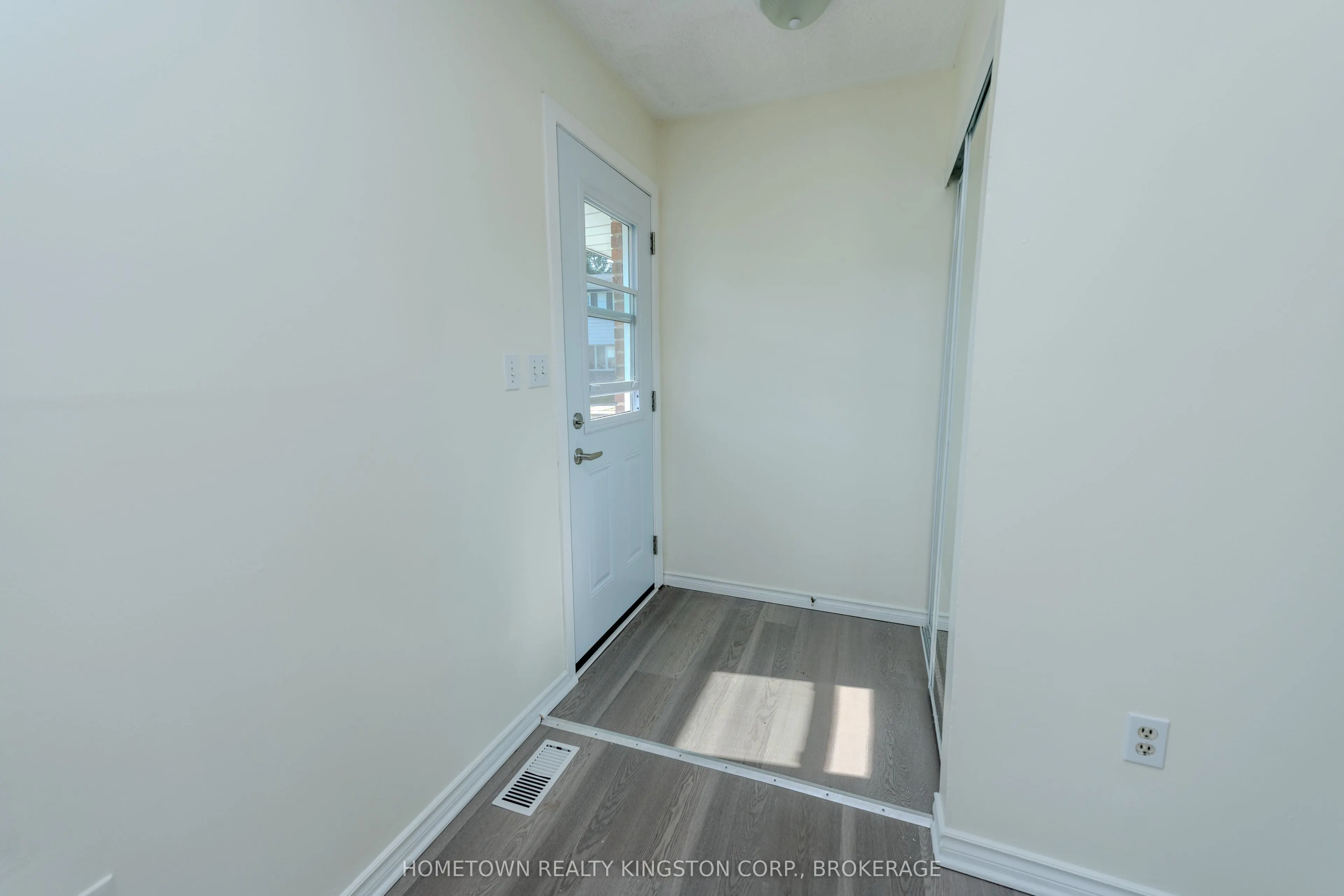 983 Oakview Avenue, #66