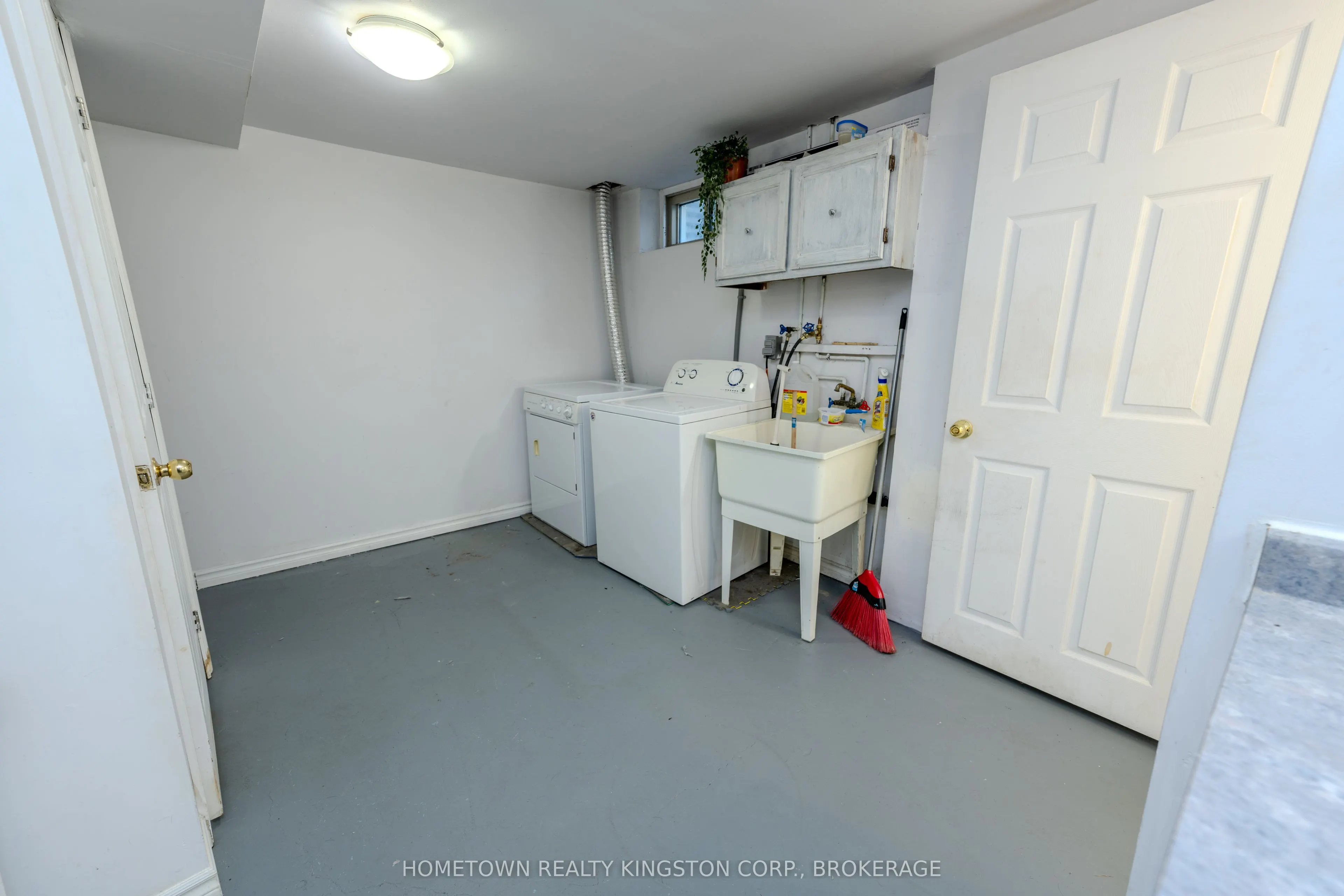 983 Oakview Avenue, #66