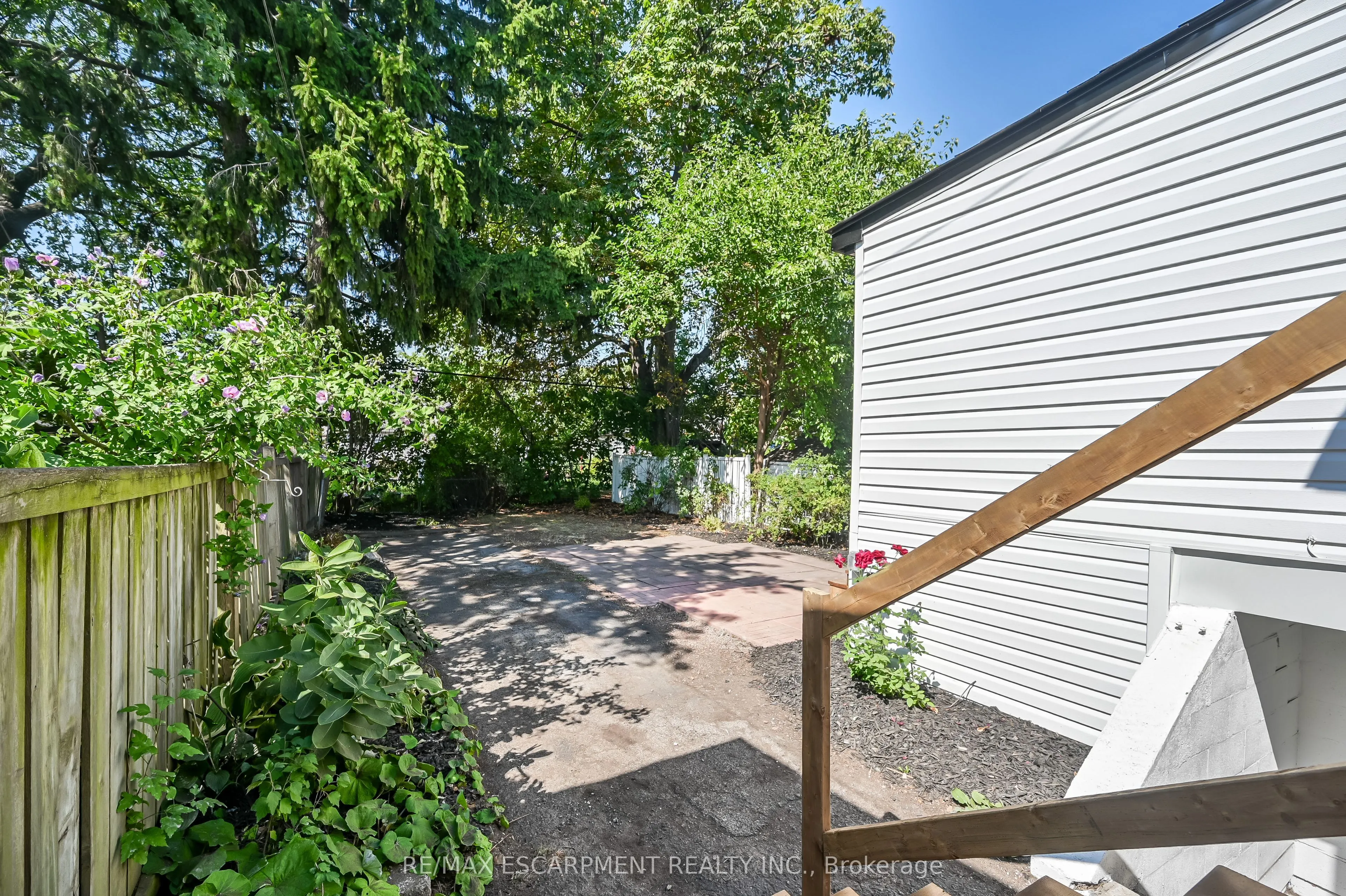 37 Wexford Avenue N