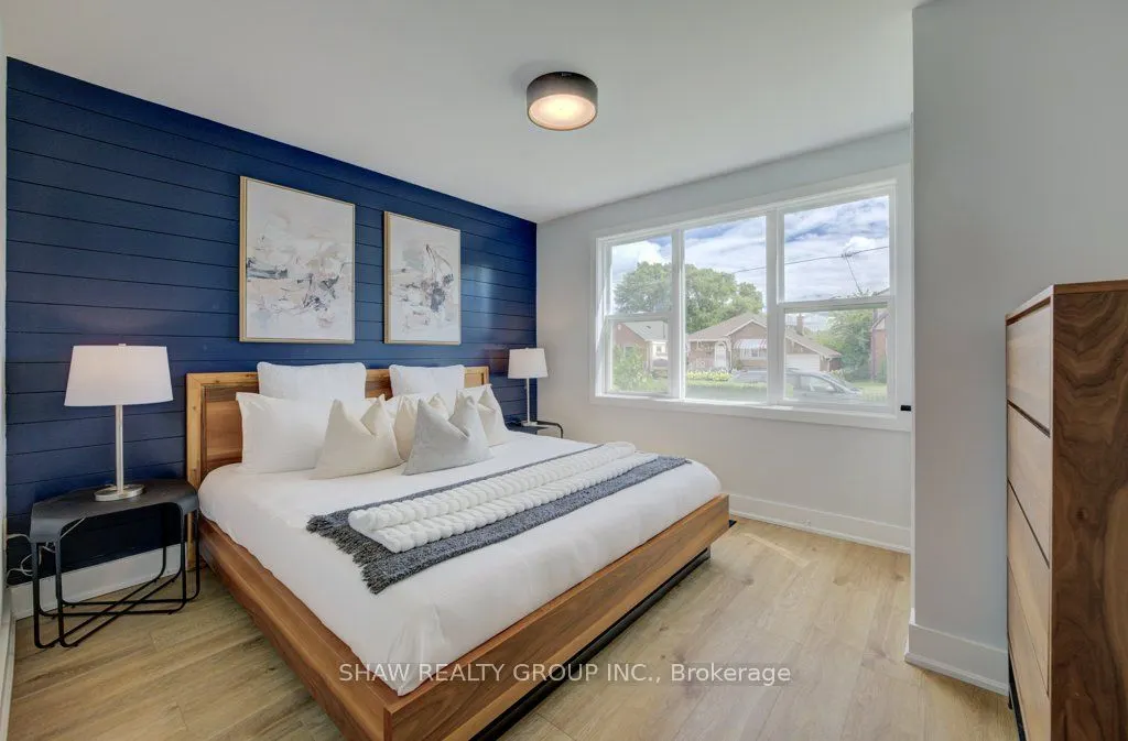 28 Barons Avenue S