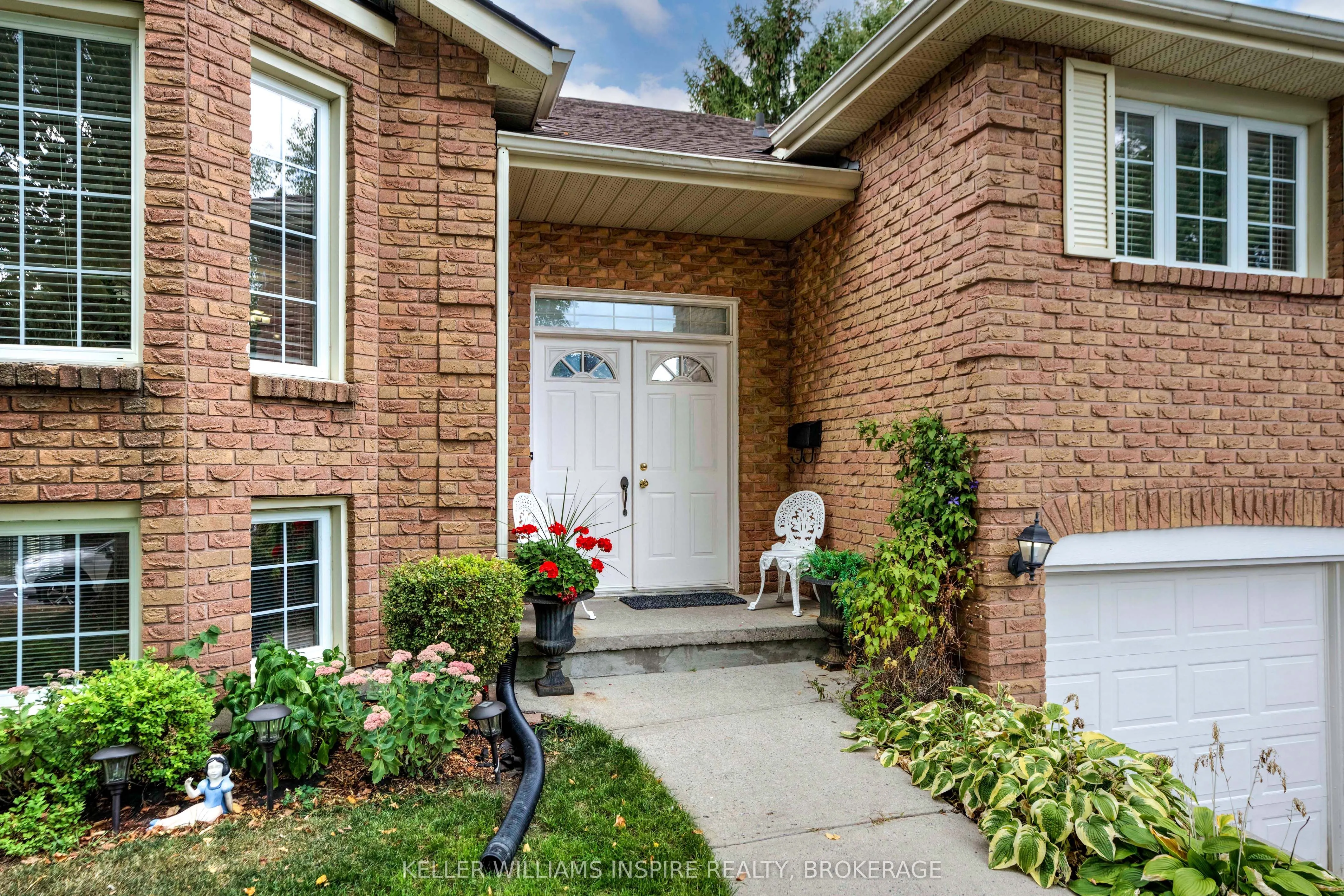 1056 Palmerston Crescent