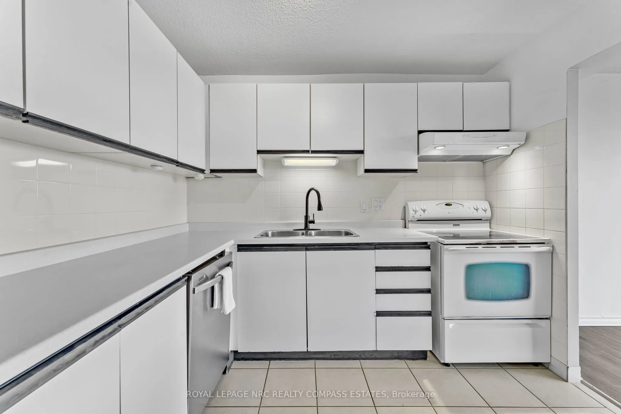 7 Gale Crescent, #807