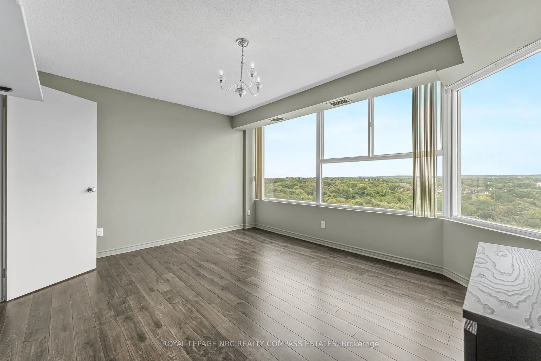 7 Gale Crescent, #807