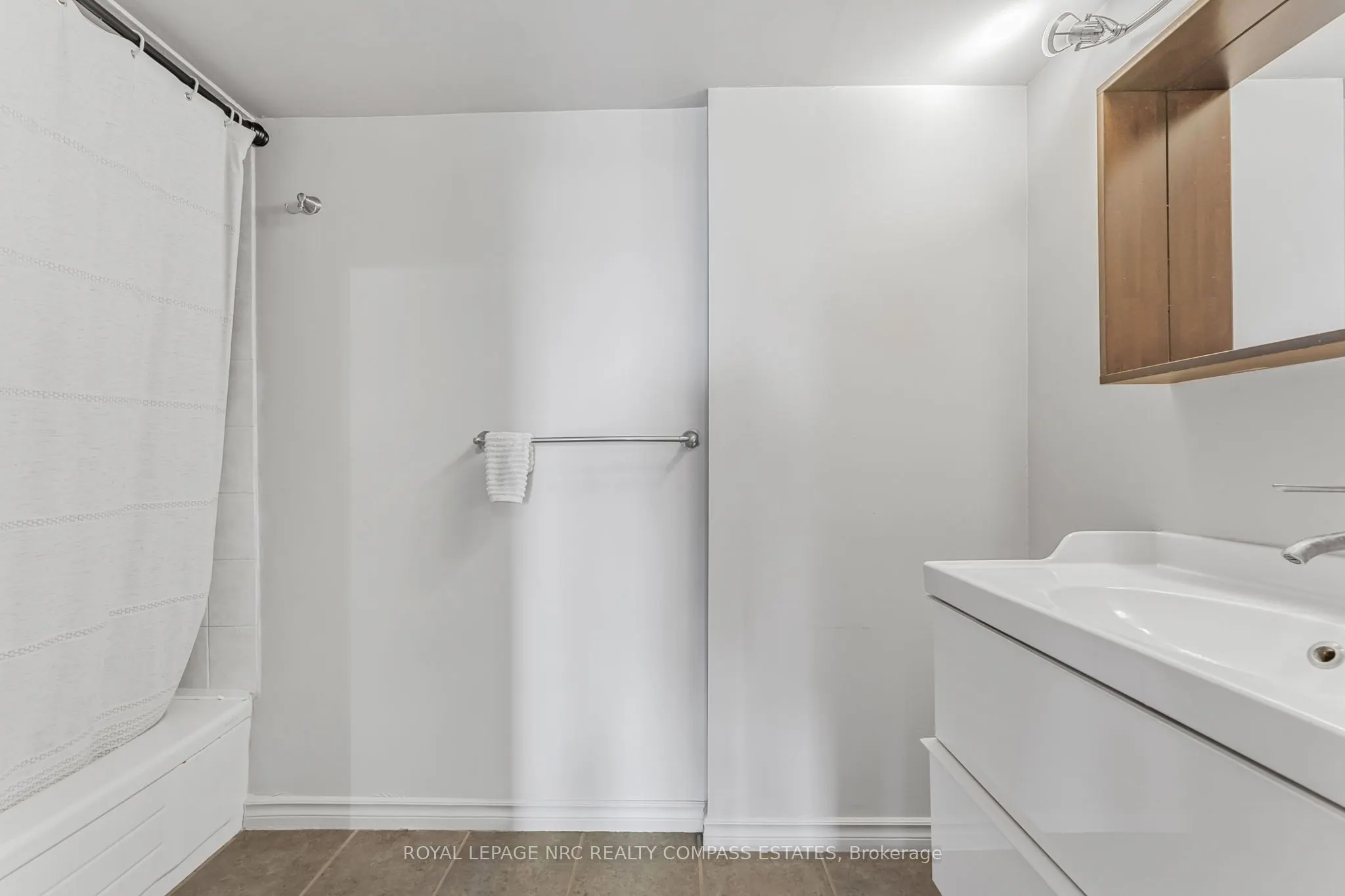 7 Gale Crescent, #807