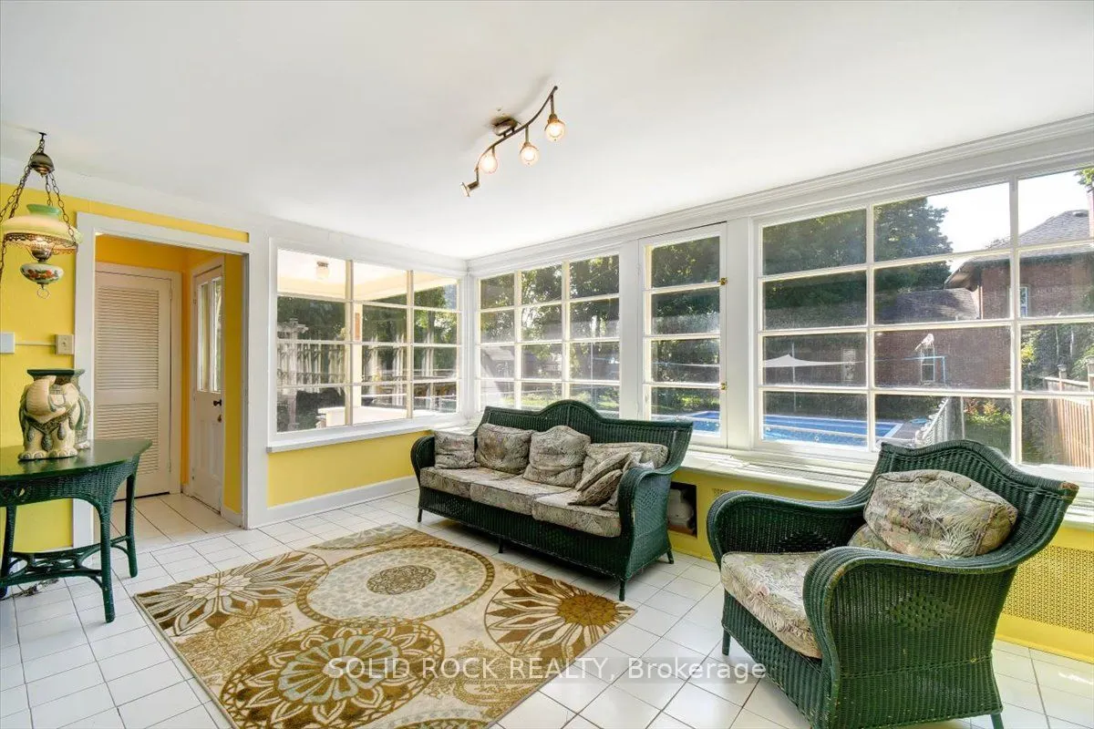 87 Booth Street N