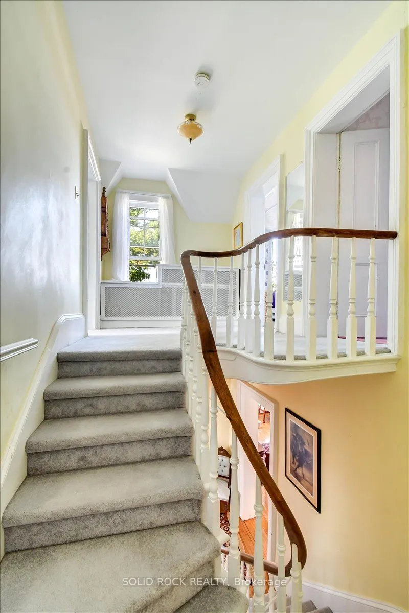 87 Booth Street N
