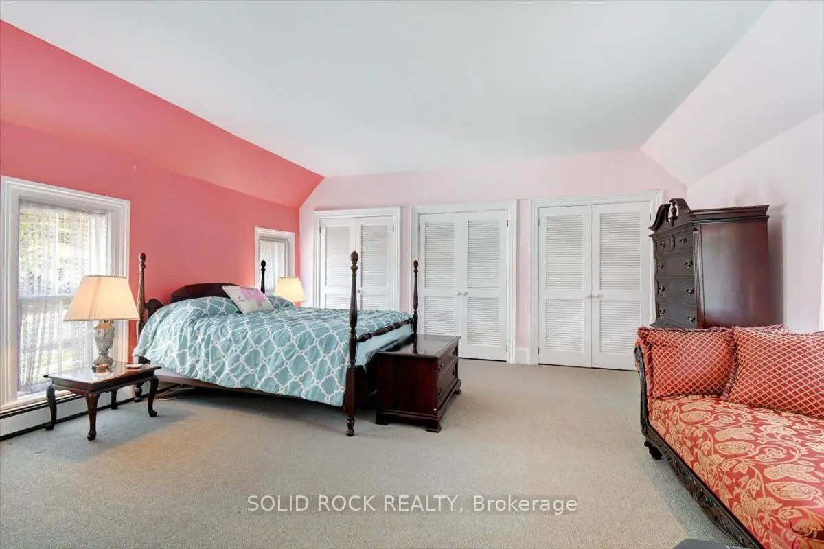 87 Booth Street N