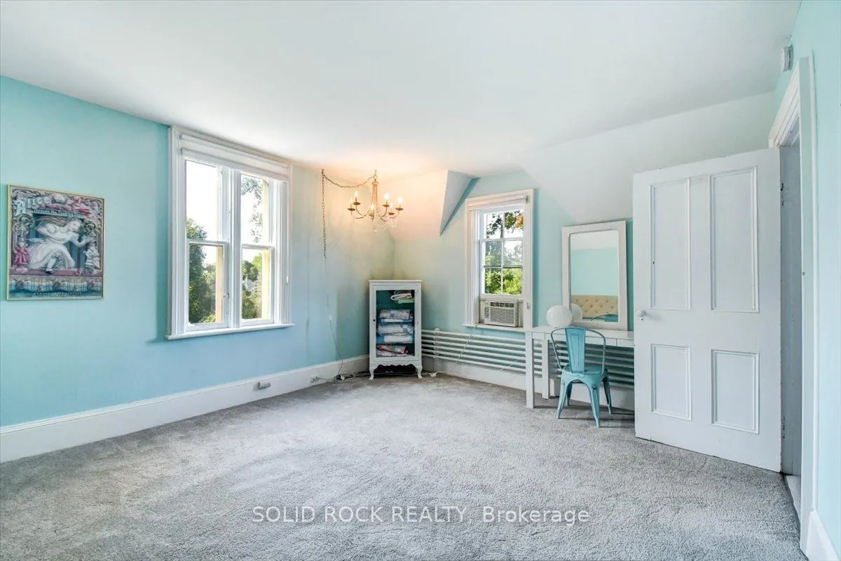 87 Booth Street N