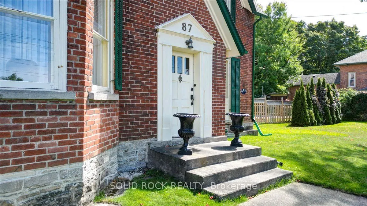 87 Booth Street N