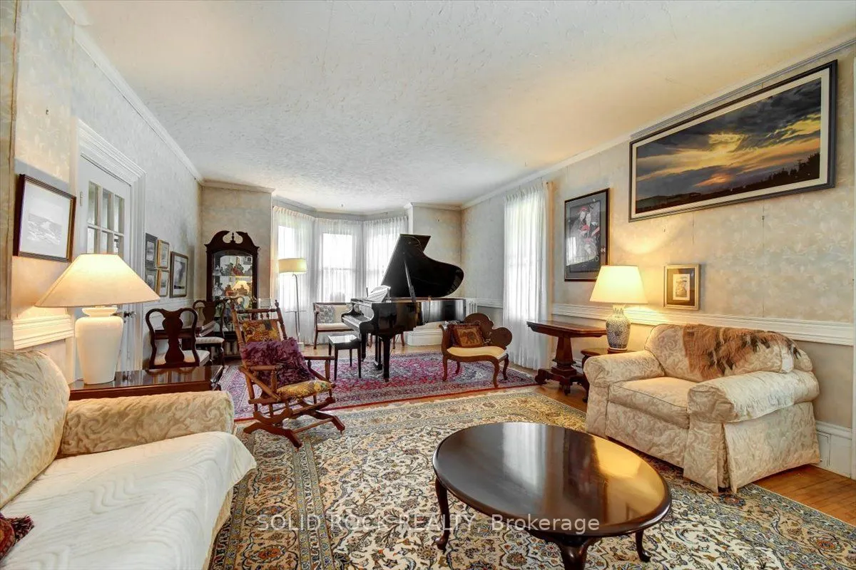 87 Booth Street N