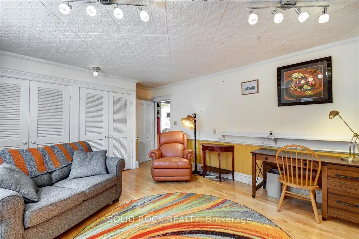 87 Booth Street N