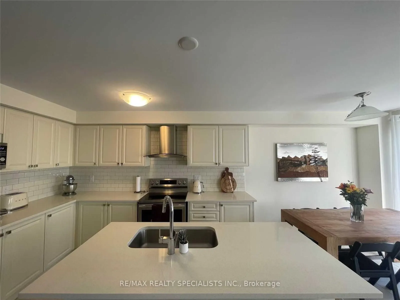 122 Esther Crescent