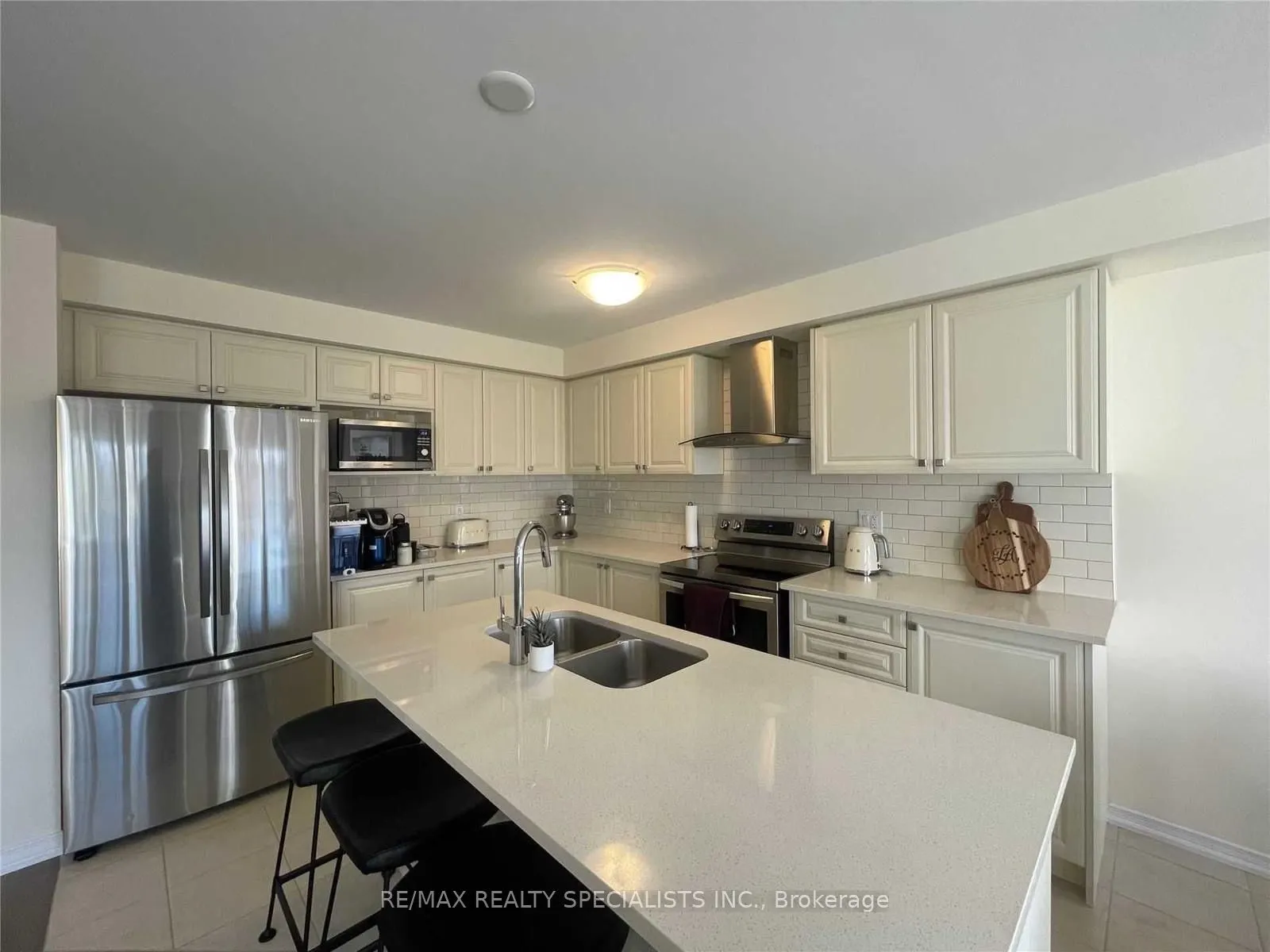122 Esther Crescent