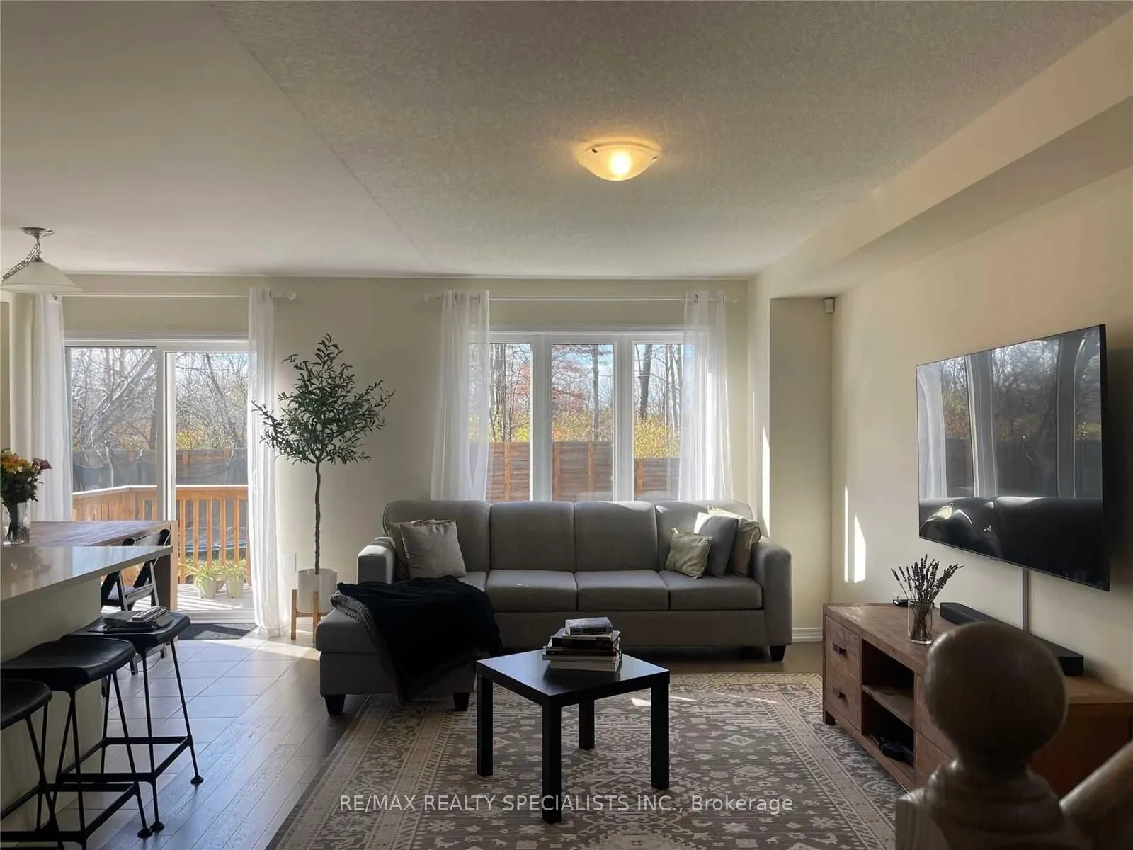 122 Esther Crescent