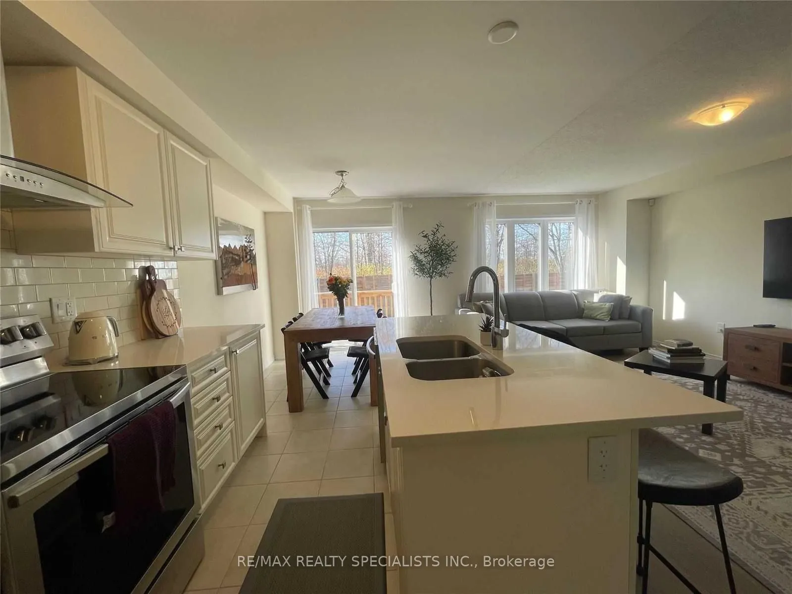 122 Esther Crescent