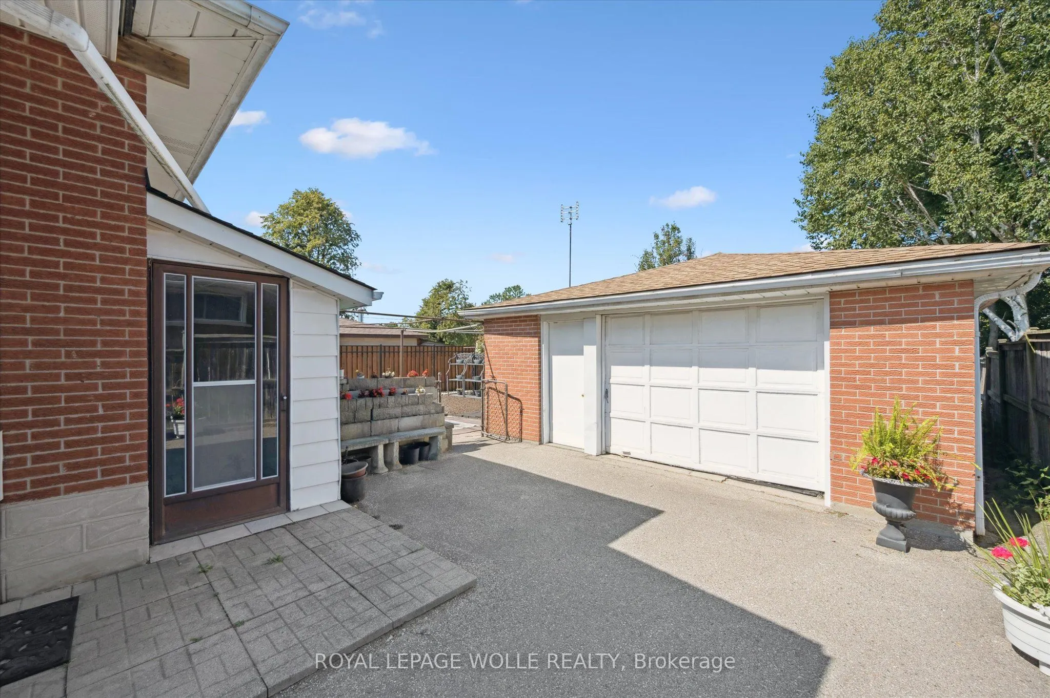 136 Fairway Road N