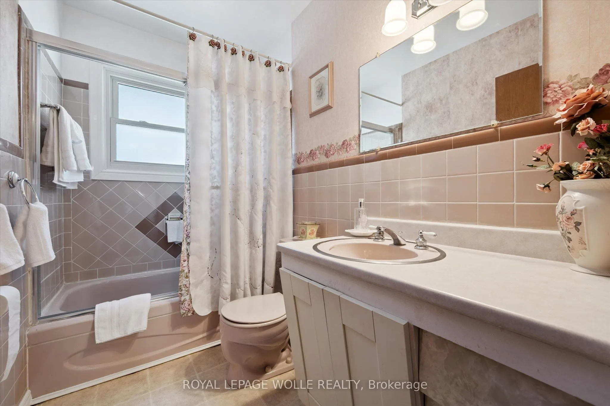136 Fairway Road N