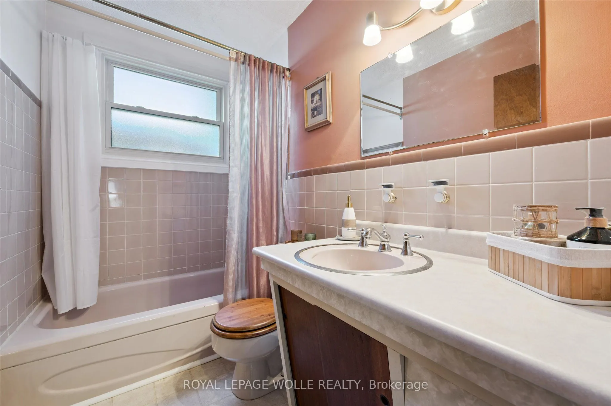 136 Fairway Road N
