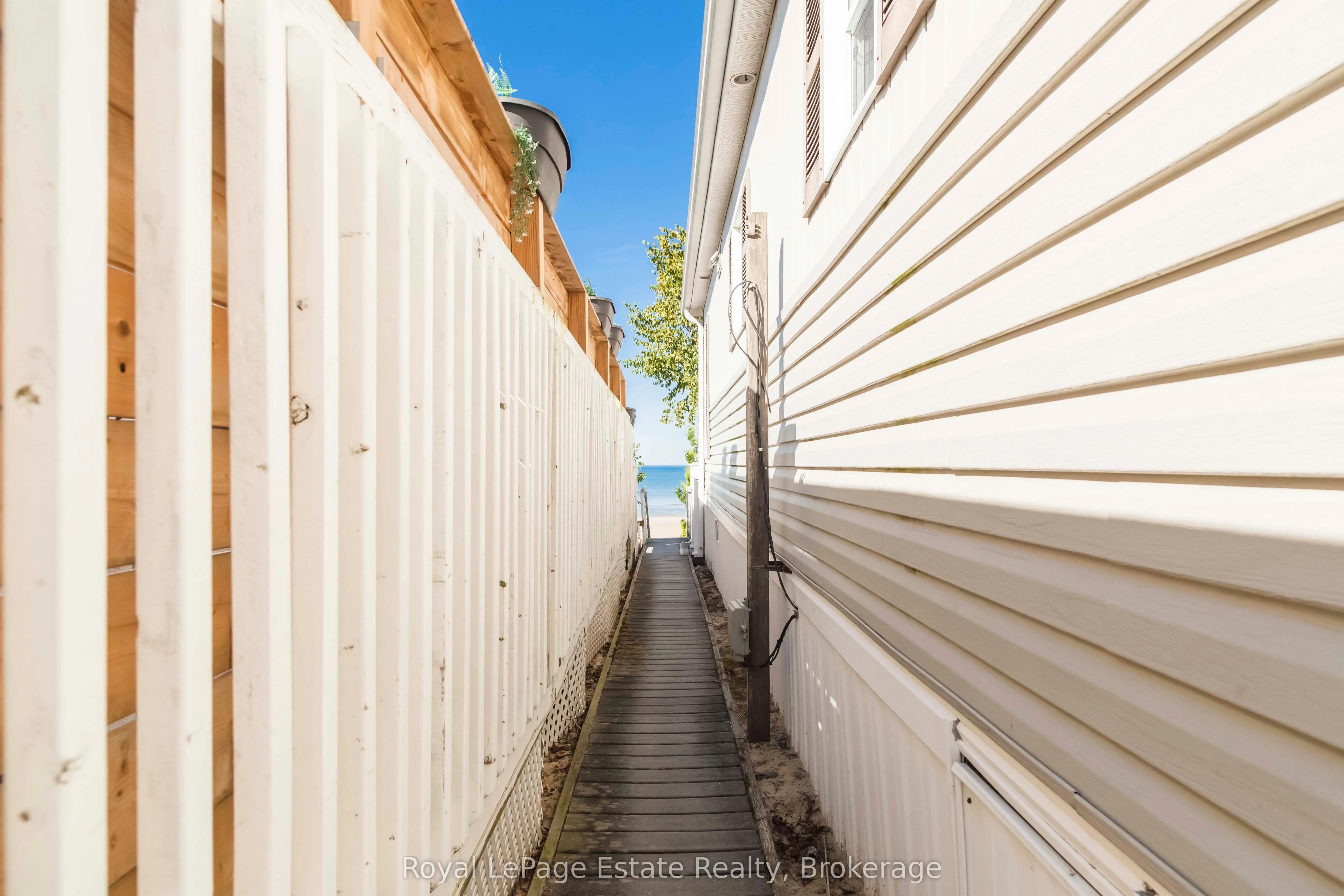 25 7th Avenue S, #22