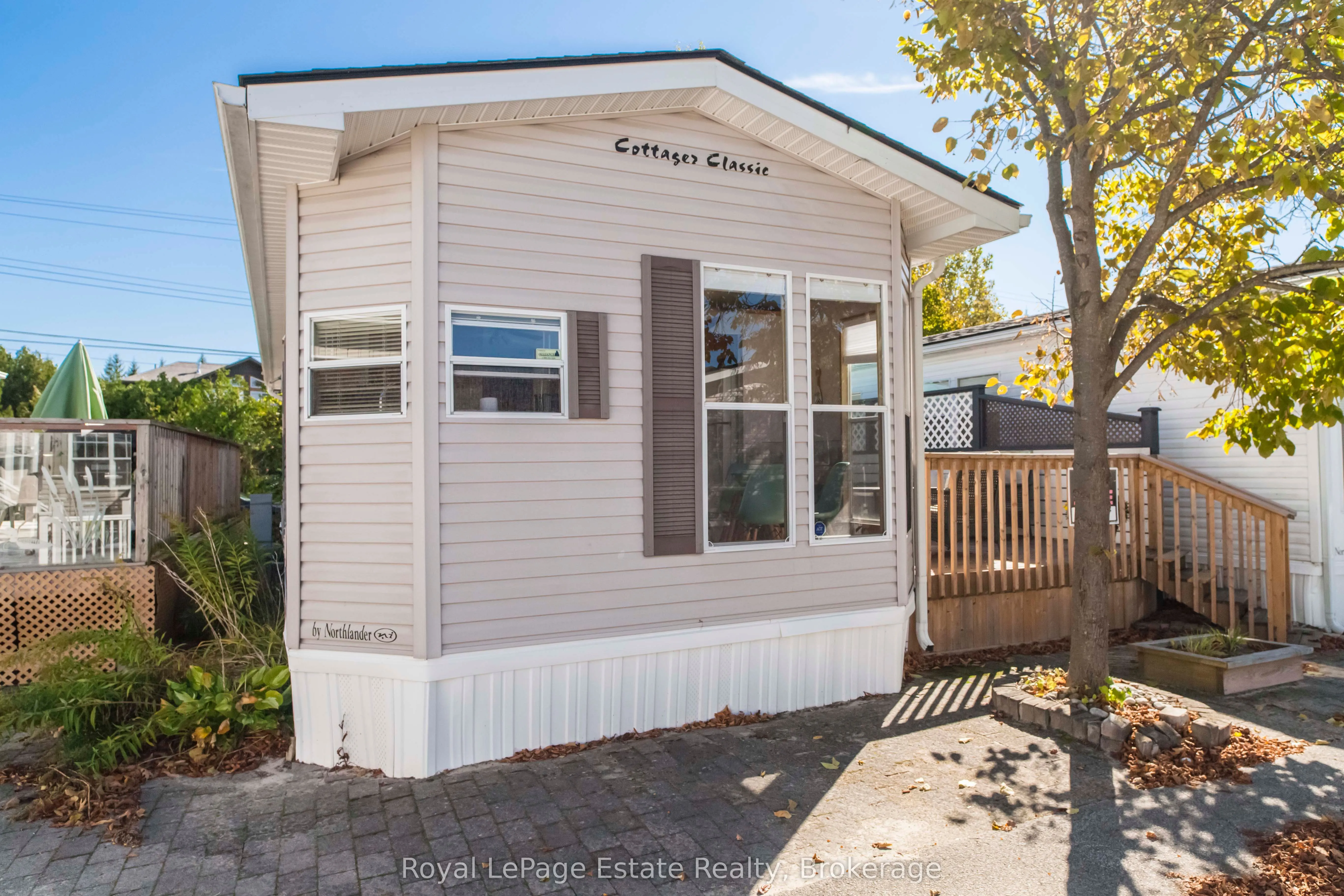 25 7th Avenue S, #22