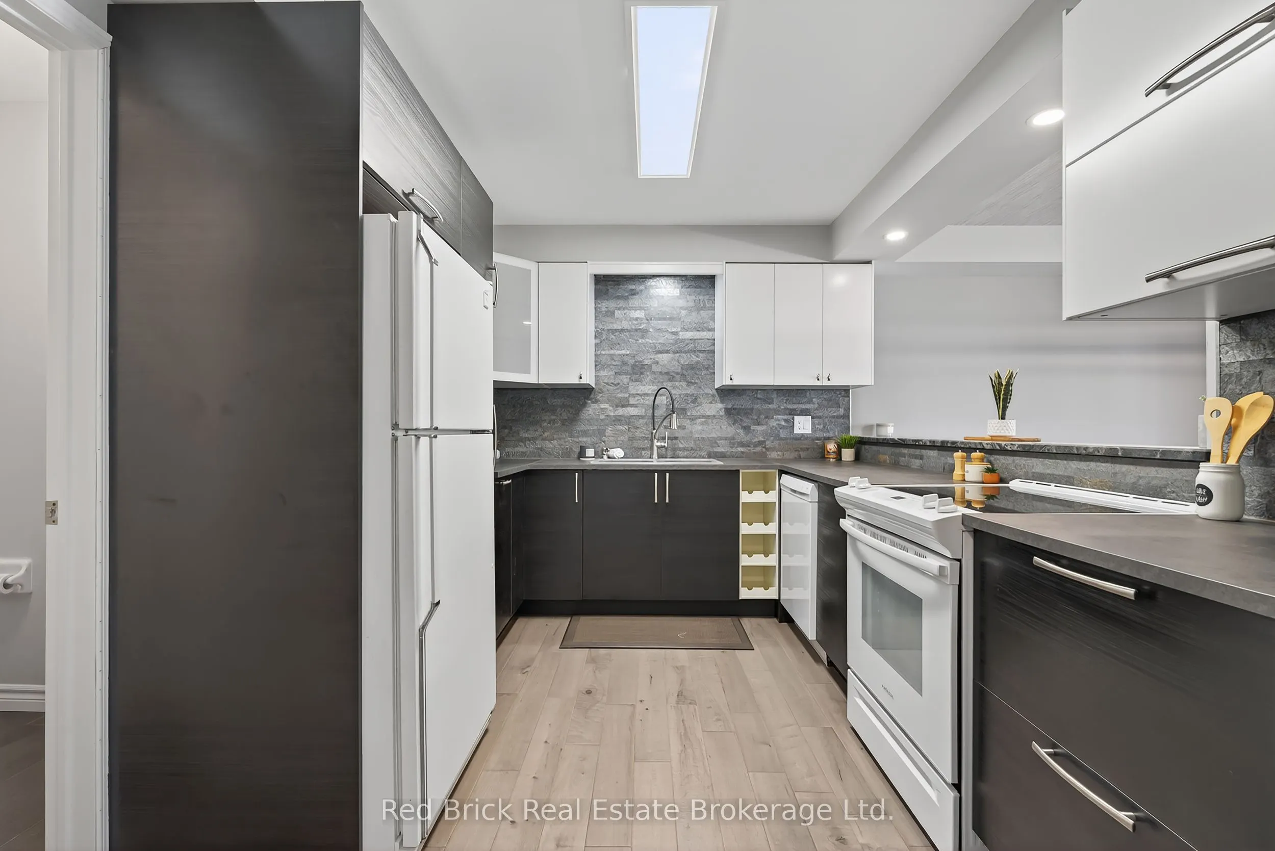 458 Janefield Avenue, #221